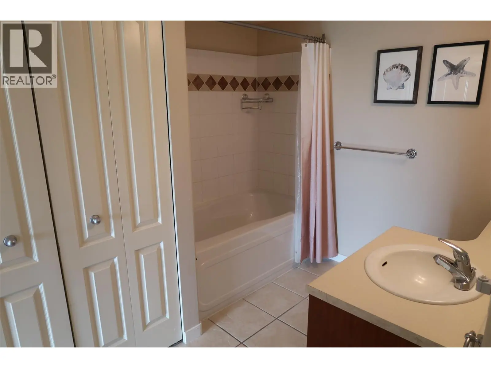 7600 Cottonwood Drive Unit# 404. Osoyoos, British Columbia