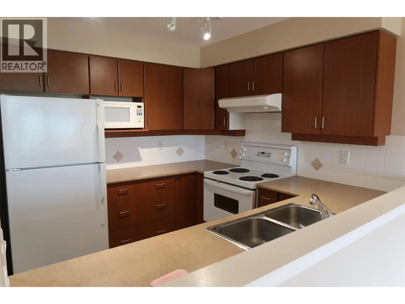 7600 Cottonwood Drive Unit# 404. Osoyoos, British Columbia