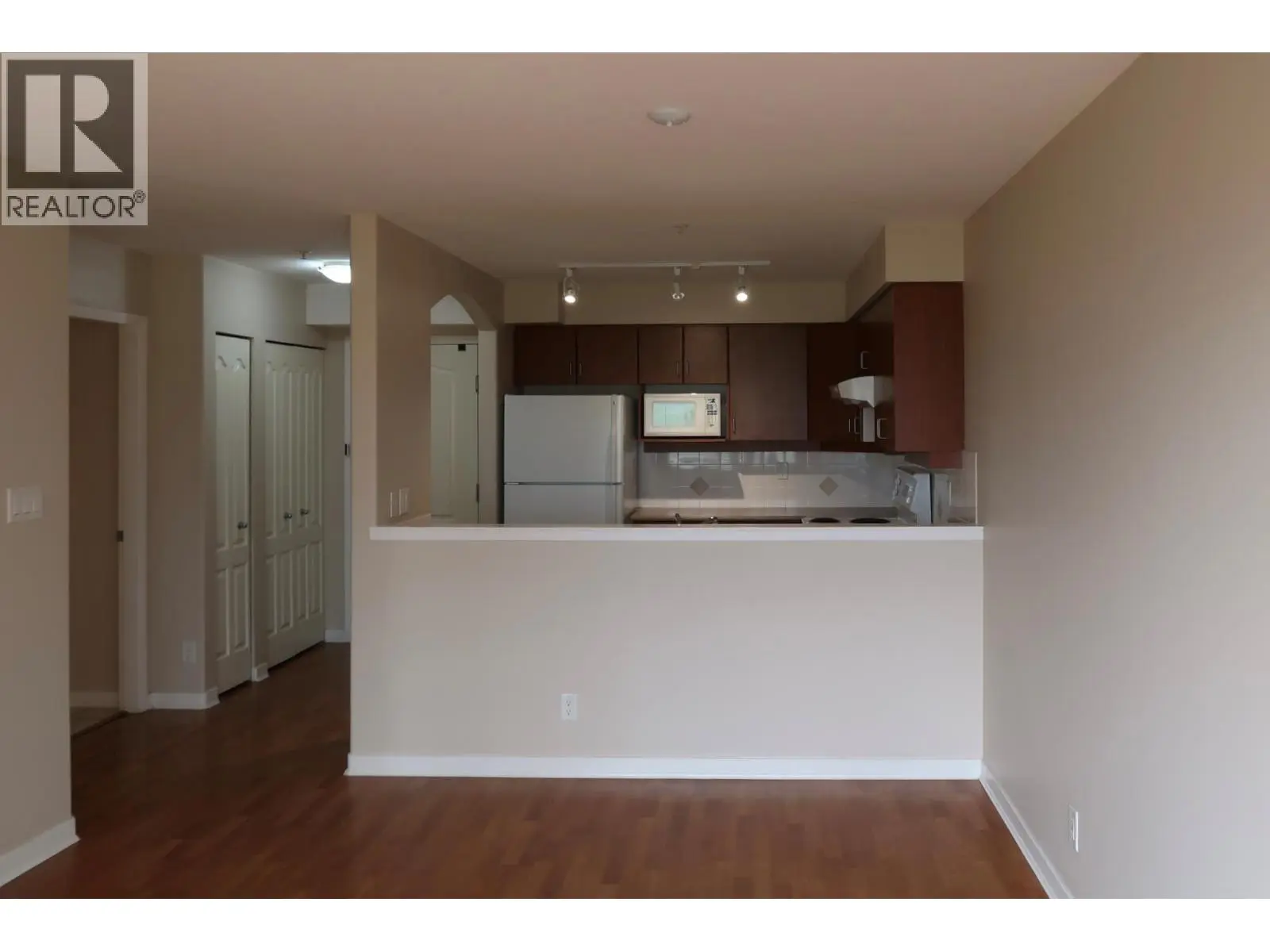 7600 Cottonwood Drive Unit# 404. Osoyoos, British Columbia