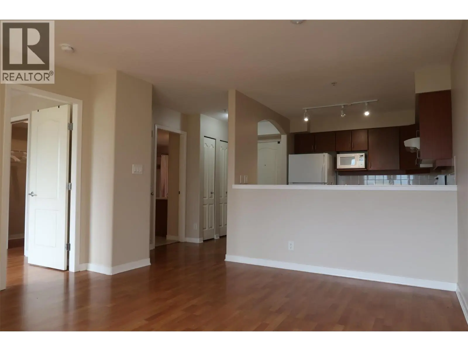 7600 Cottonwood Drive Unit# 404. Osoyoos, British Columbia