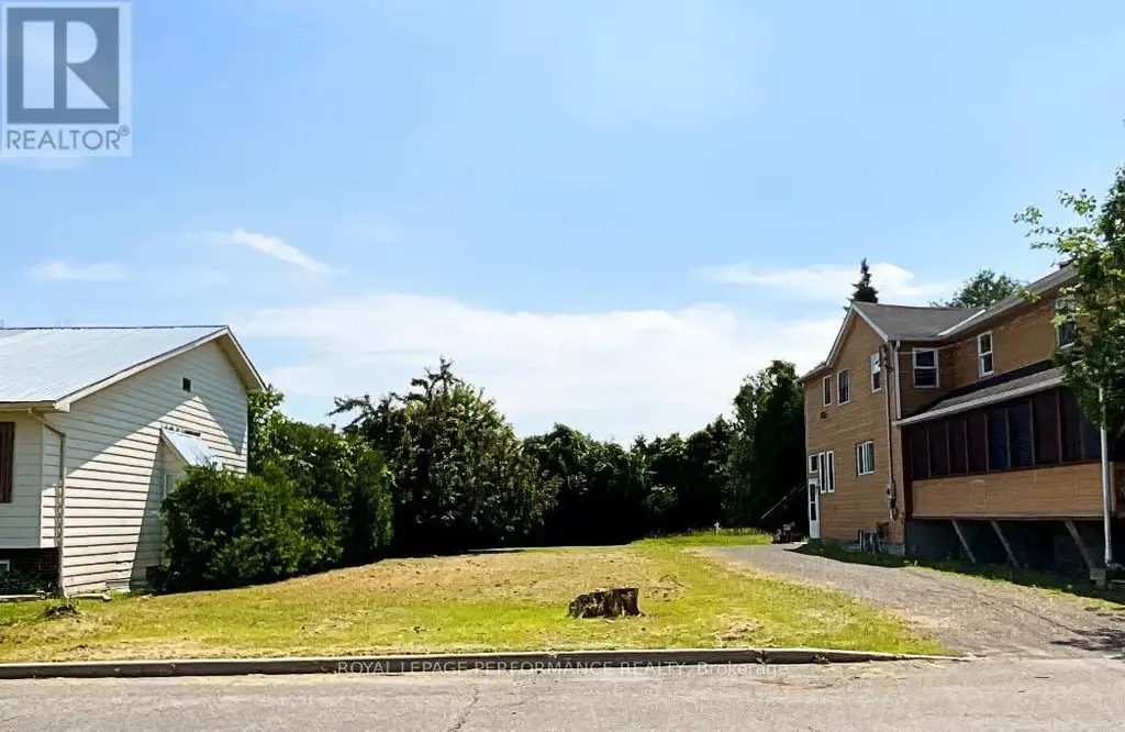 Na Kitchener Street, Hawkesbury