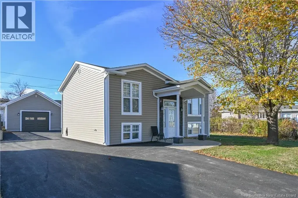8 Rue Haché, Caraquet