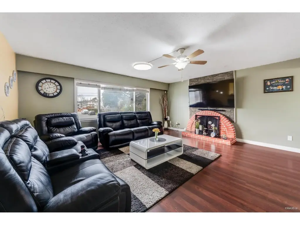 13553 84 Avenue, Surrey
