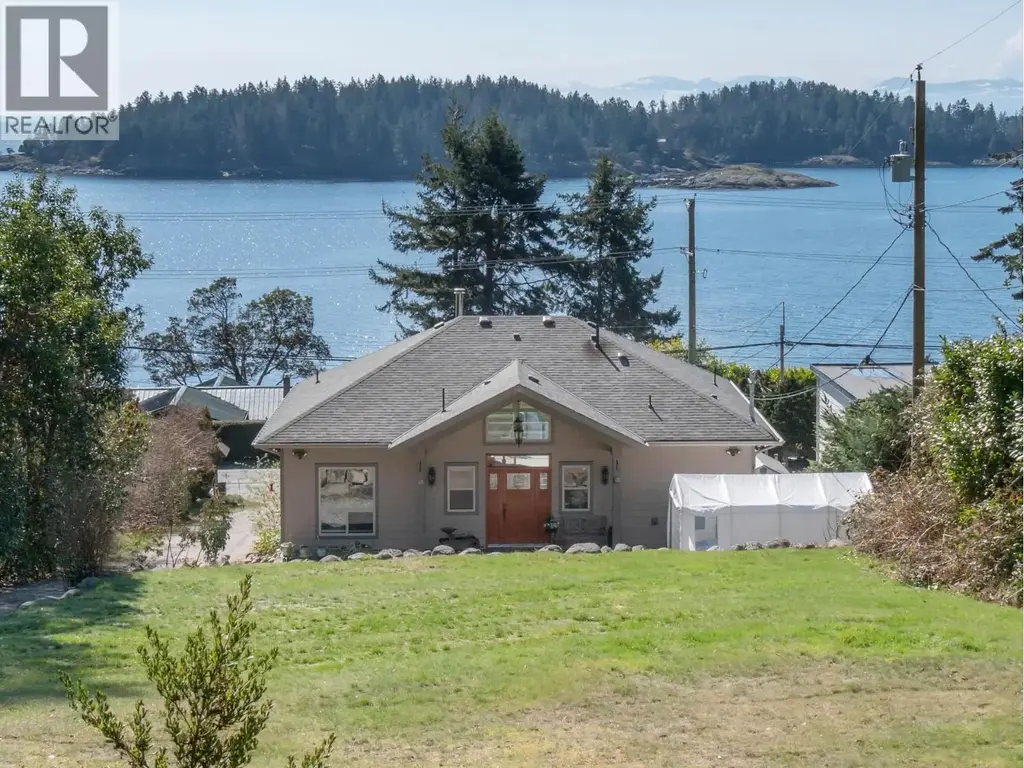 6682 Sunshine Coast Highway, Sechelt
