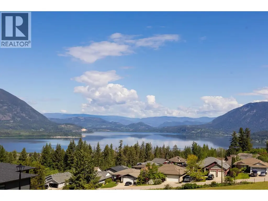 1220 16 Avenue Se, Salmon Arm
