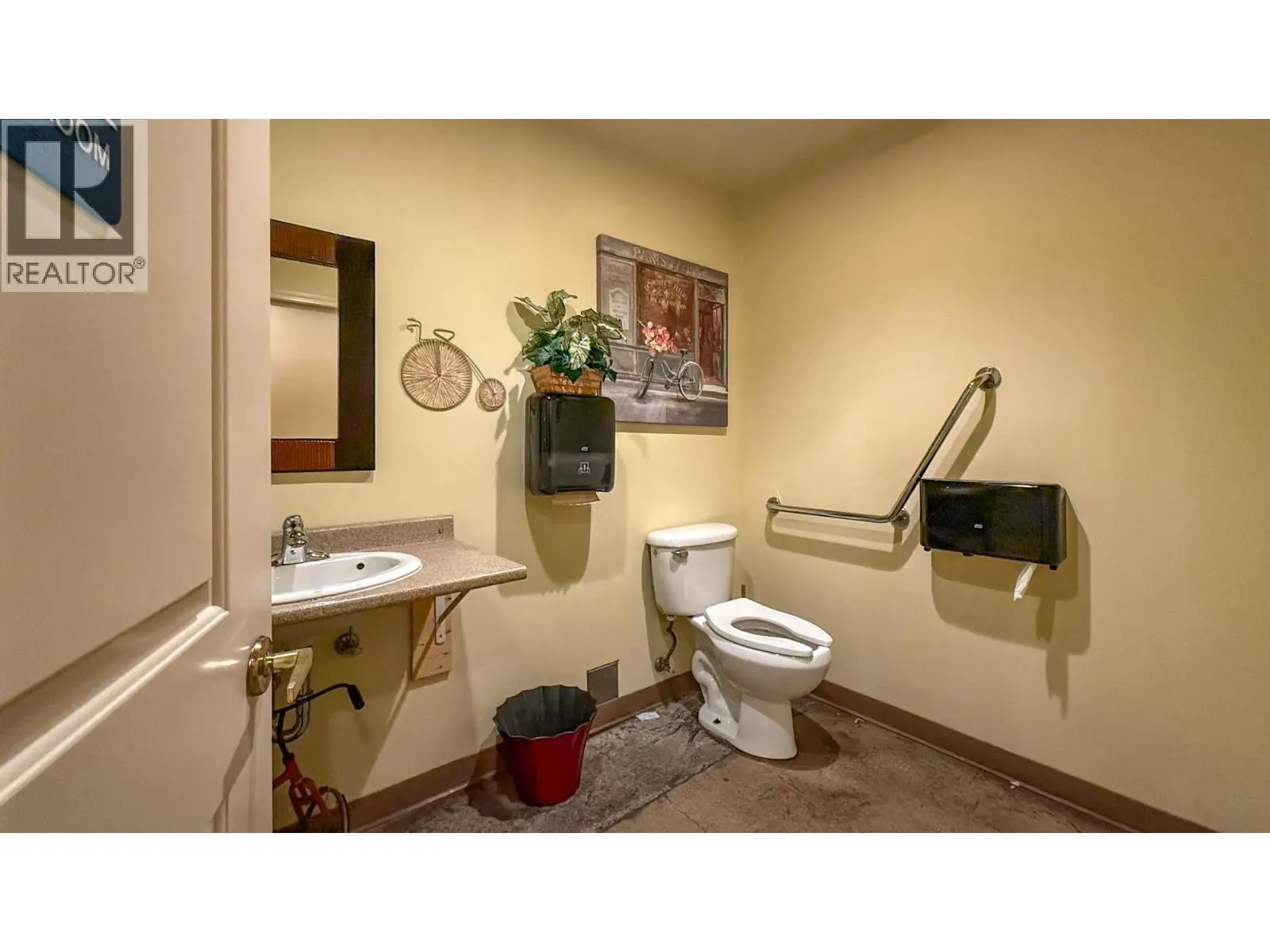 1357 Ellis Street Unit# 101. Kelowna, British Columbia
