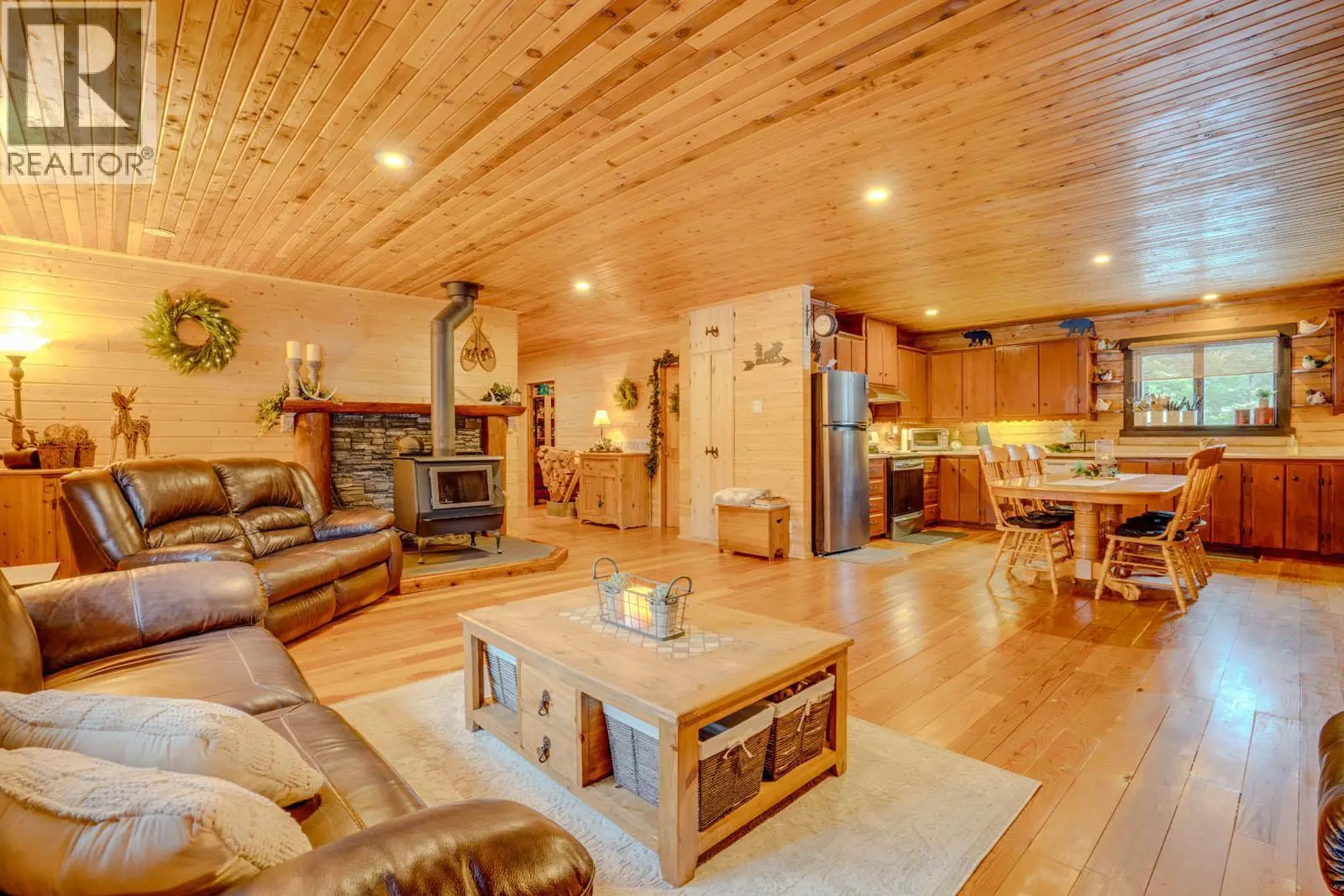 1519 Highway 6 Highway. Cherryville, British Columbia