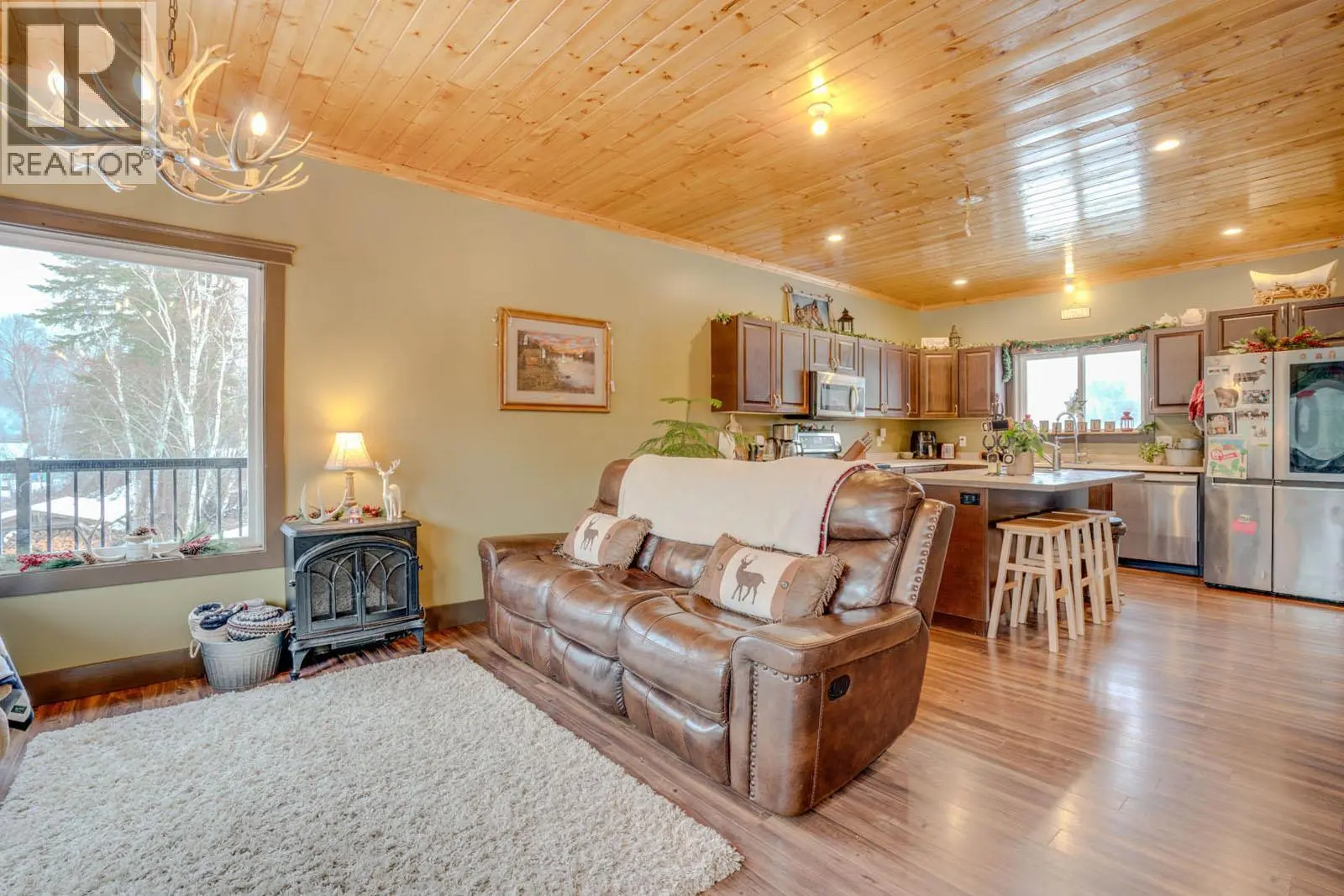 1519 Highway 6 Highway. Cherryville, British Columbia