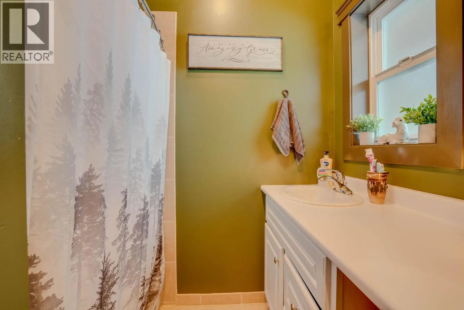 1519 Highway 6 Highway. Cherryville, British Columbia