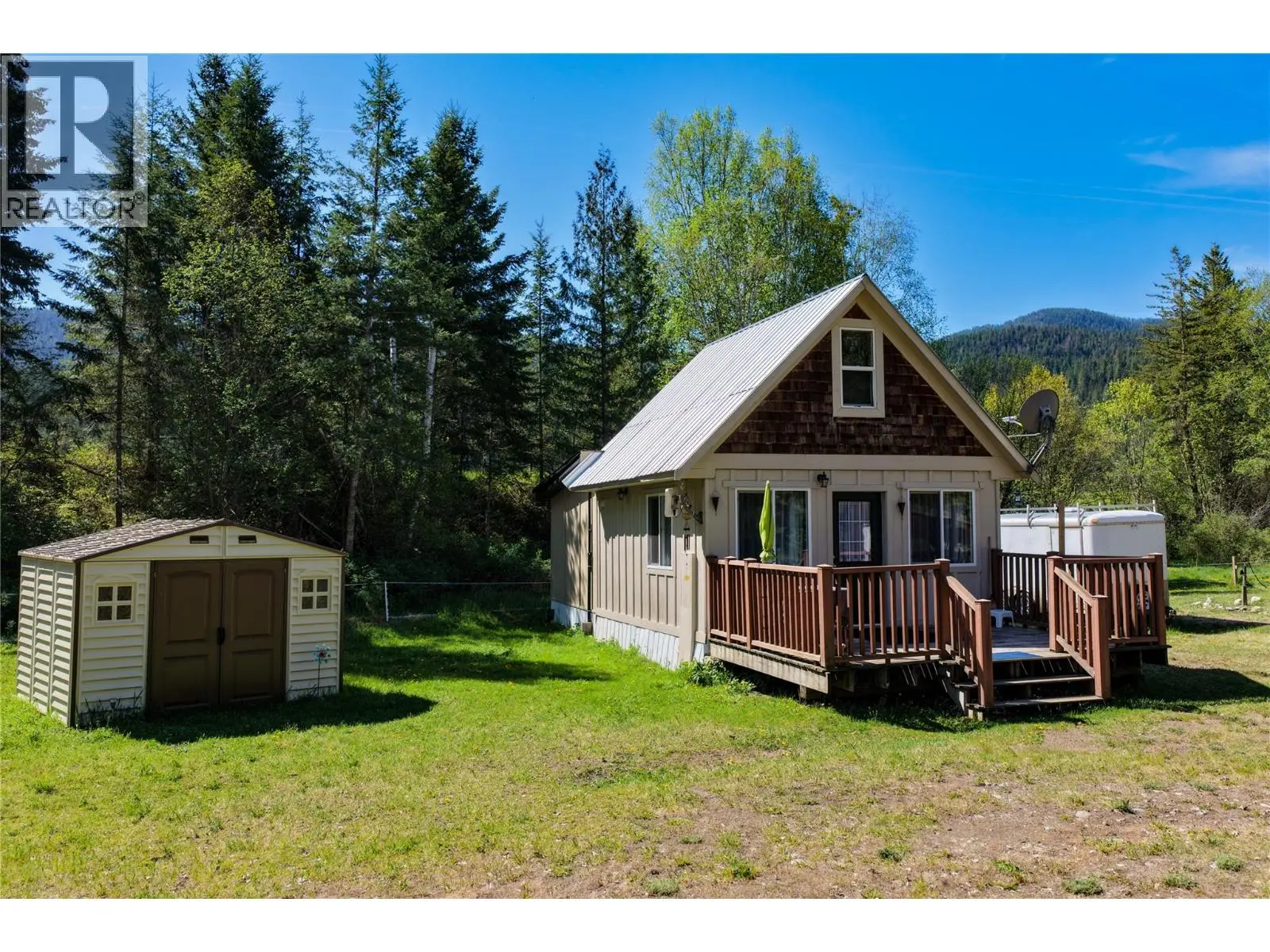 1519 Highway 6 Highway. Cherryville, British Columbia