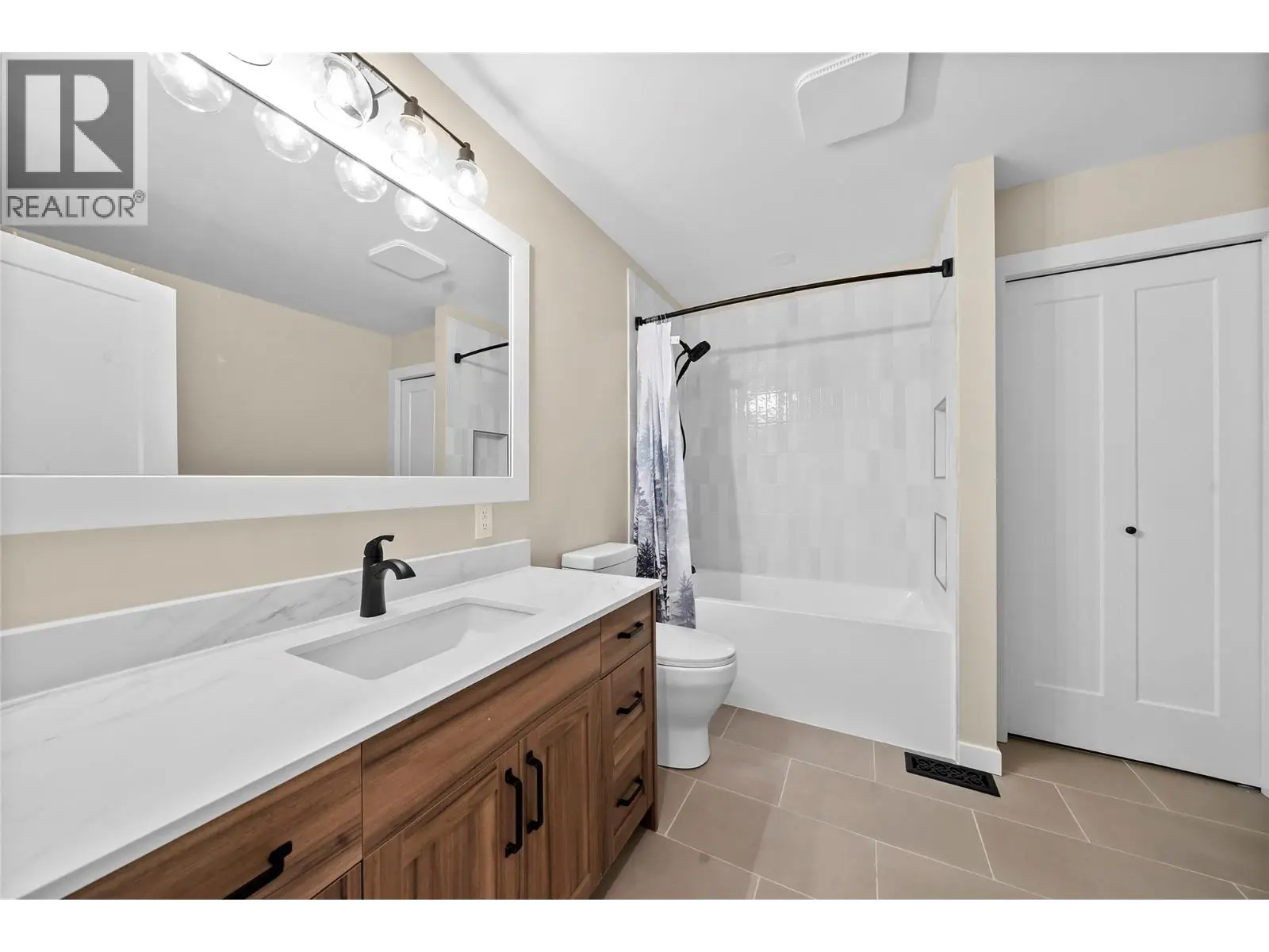 2022 Eagle Bay Road. Blind Bay, British Columbia