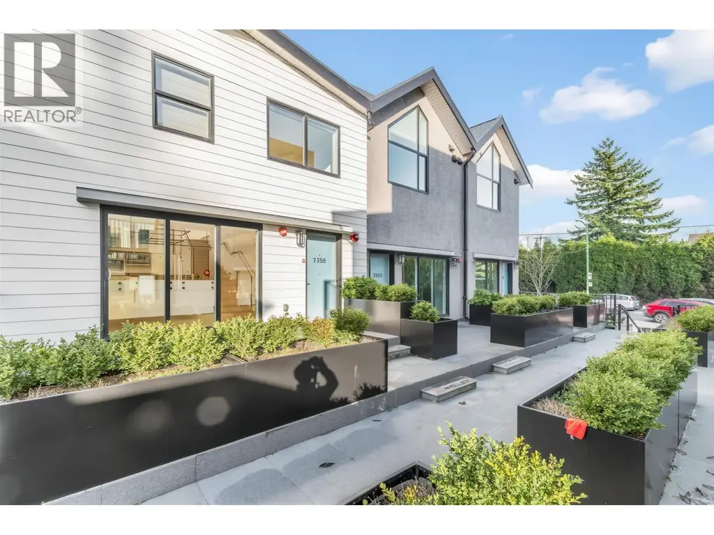 7353 Oak Street, Vancouver