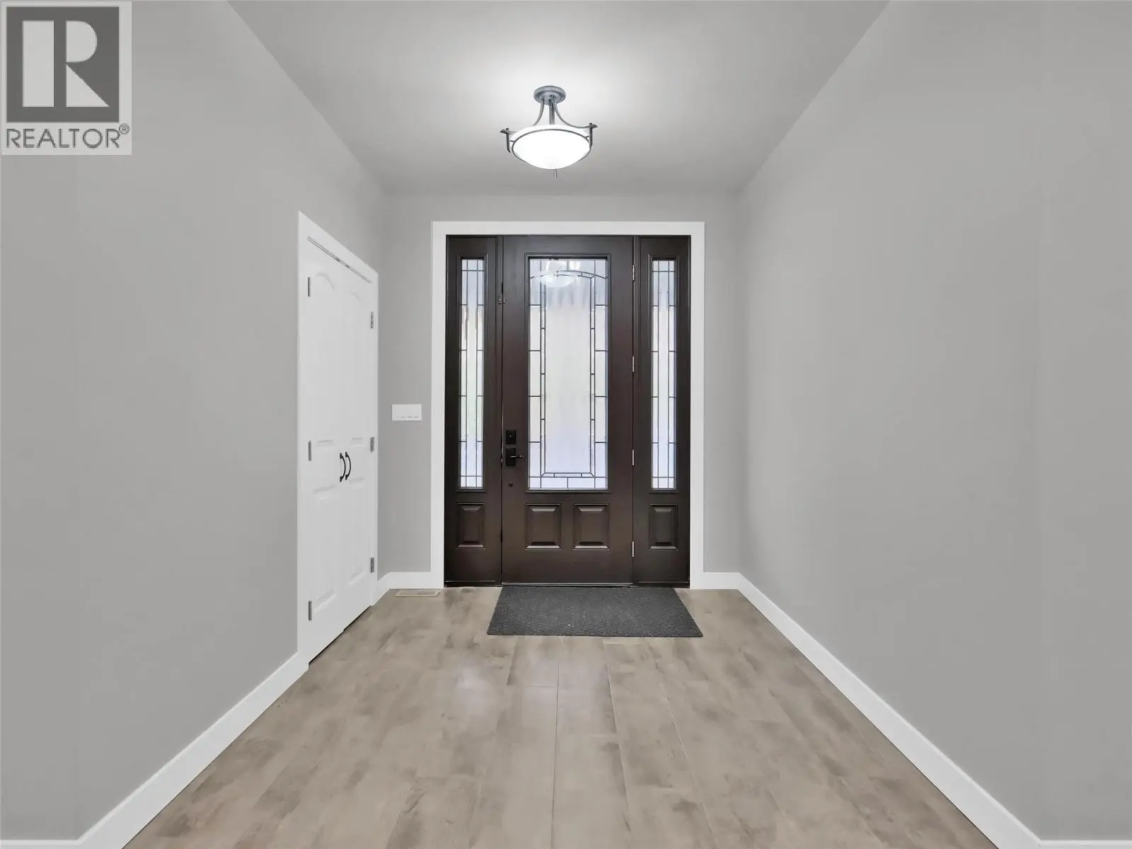 9801/9809 Gould Avenue. Summerland, British Columbia