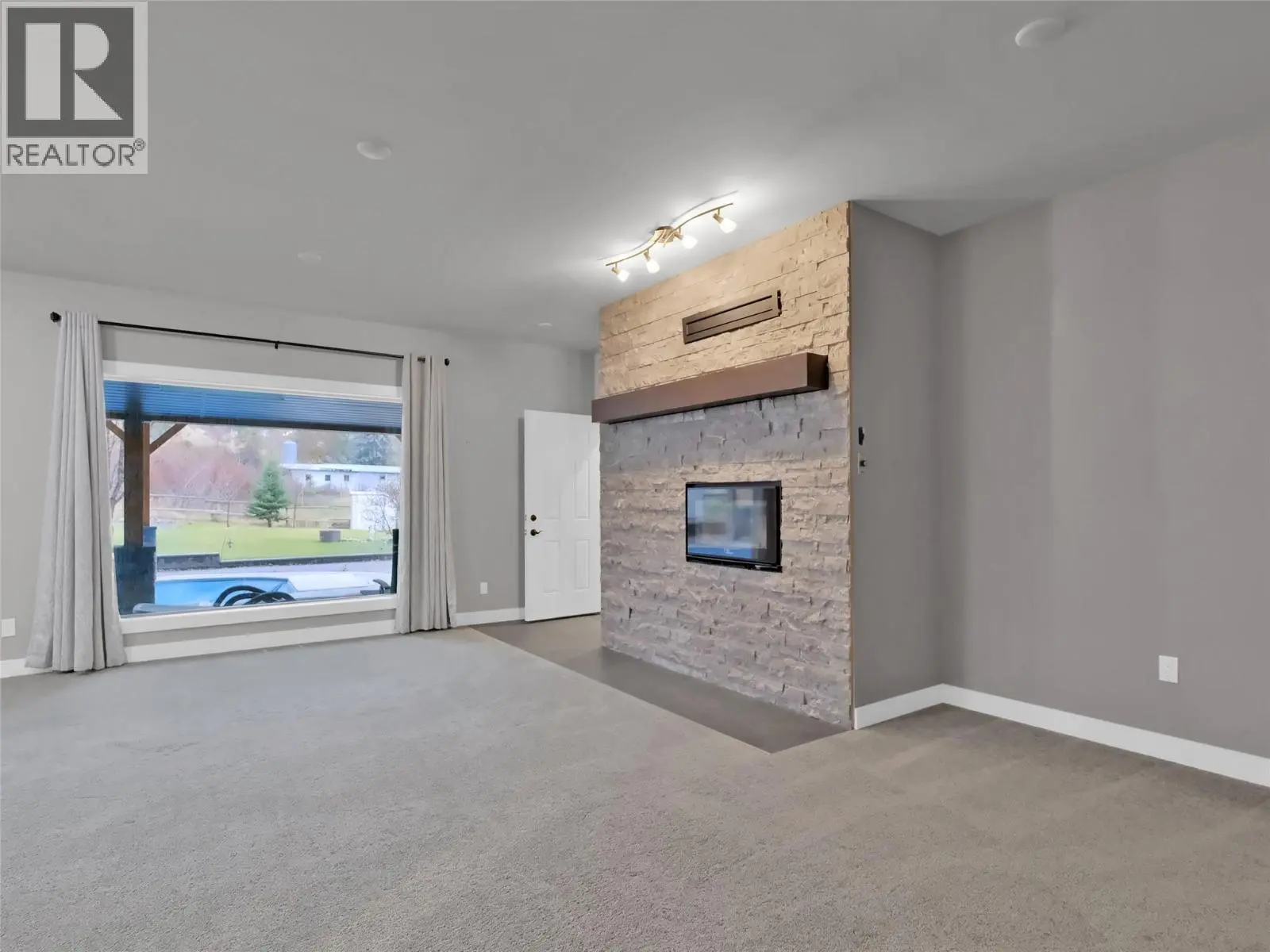 9801/9809 Gould Avenue. Summerland, British Columbia