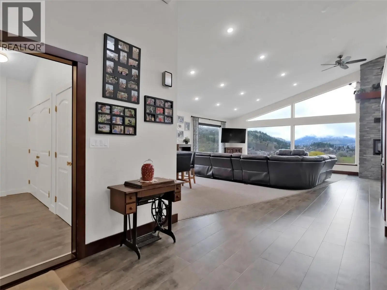 9801/9809 Gould Avenue. Summerland, British Columbia