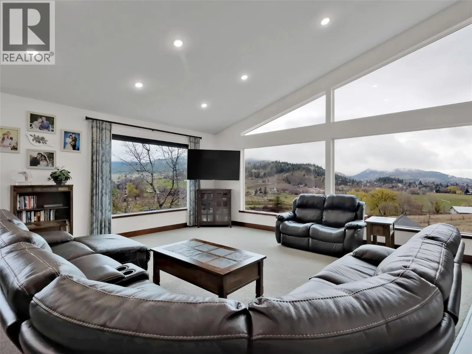 9801/9809 Gould Avenue. Summerland, British Columbia
