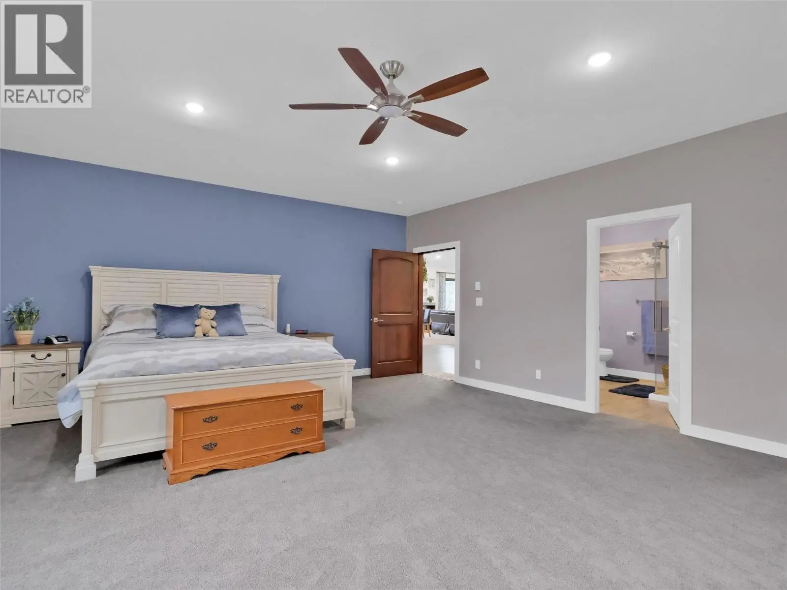 9801/9809 Gould Avenue. Summerland, British Columbia