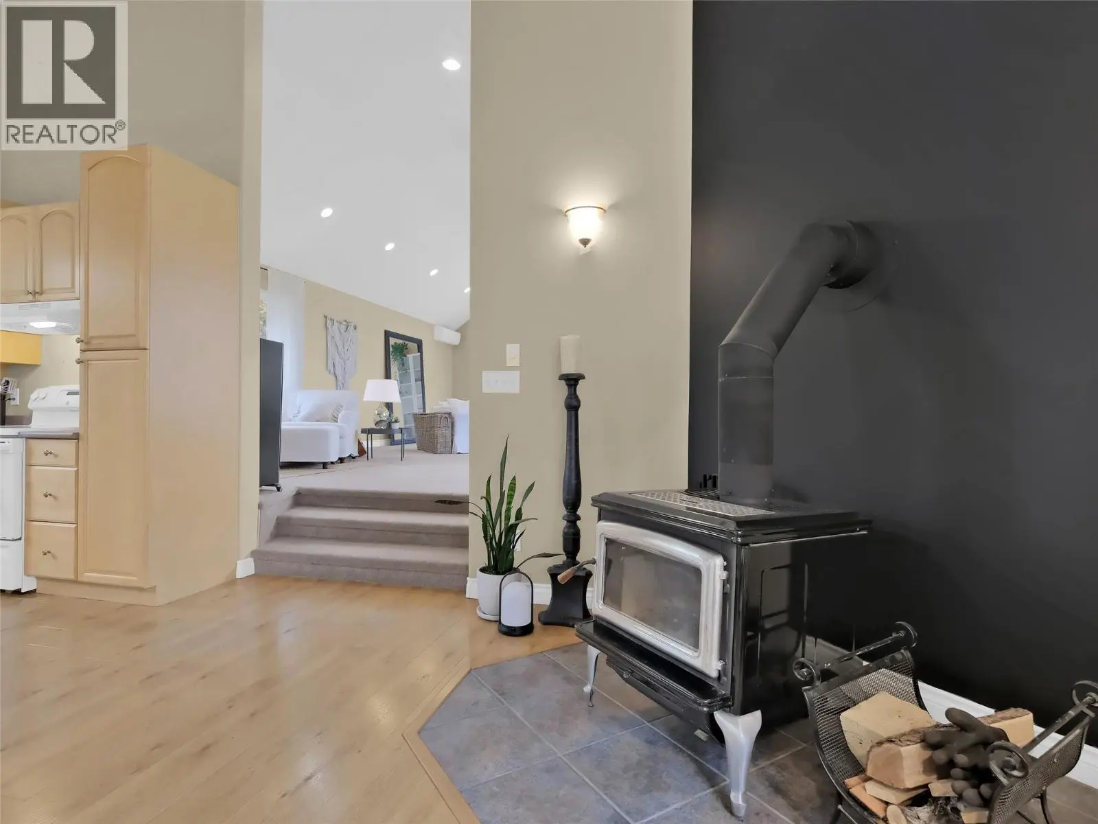 9801/9809 Gould Avenue. Summerland, British Columbia