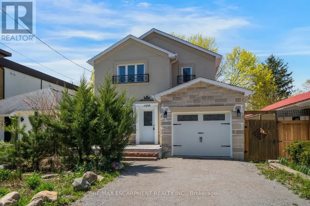 108 Olde Bayview Avenue, Richmond Hill (Oak Ridges Lake Wilcox)