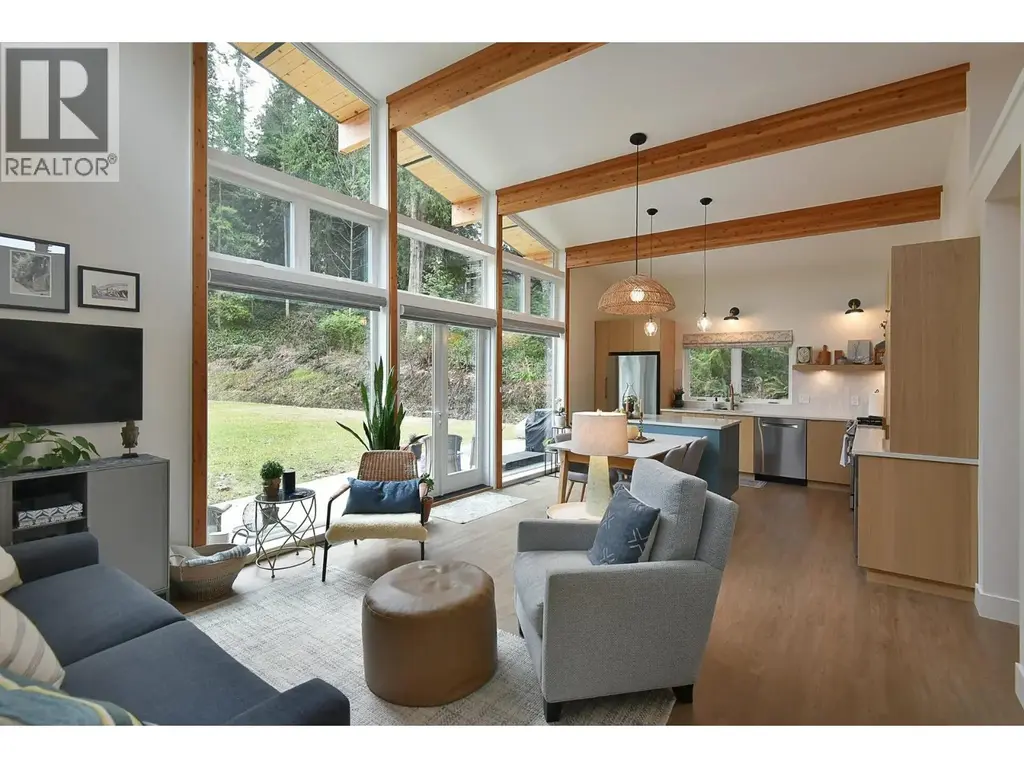 5961-5963 Ripple Way, Sechelt
