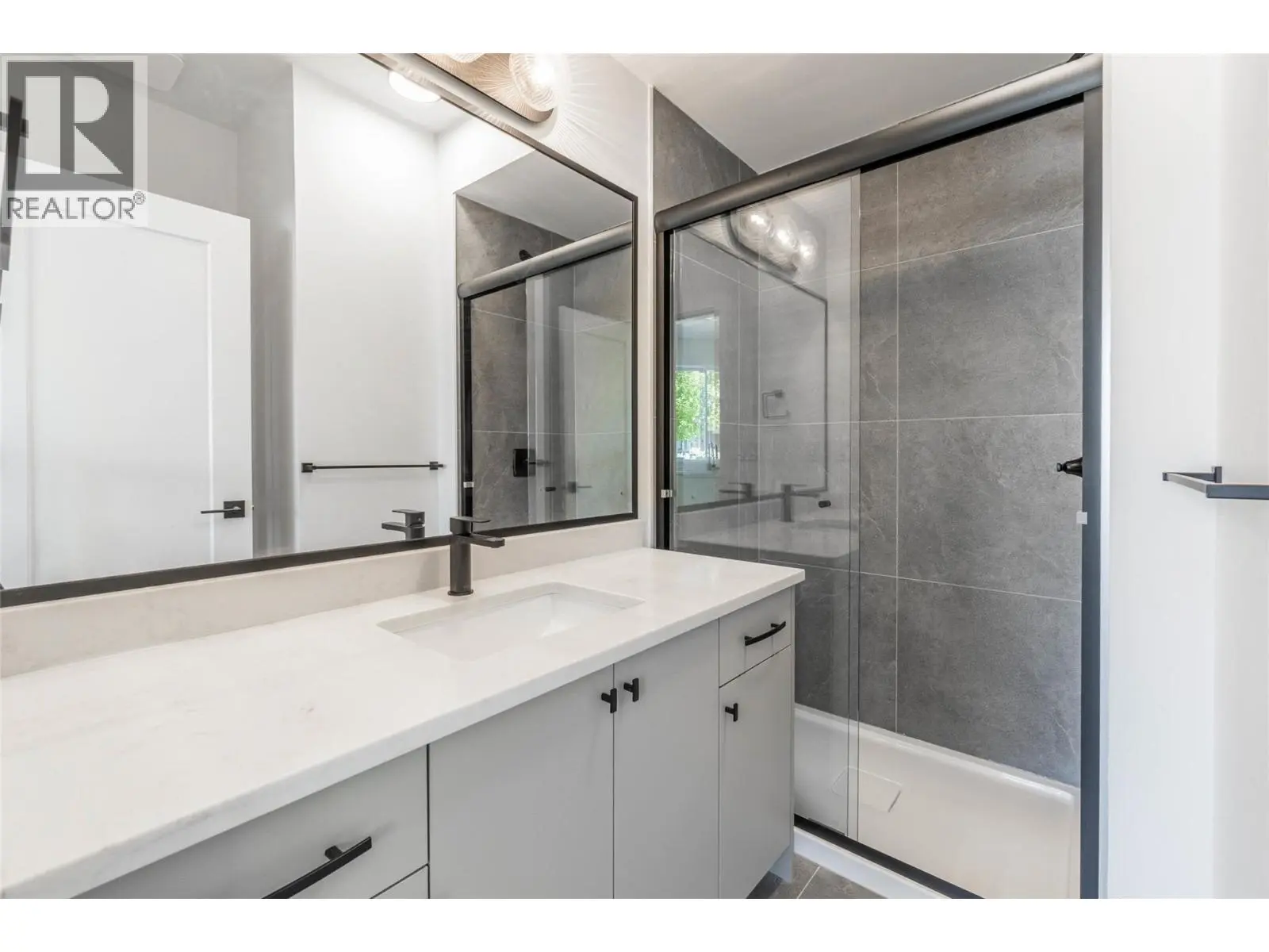 394 Chardonnay Avenue. Oliver, British Columbia