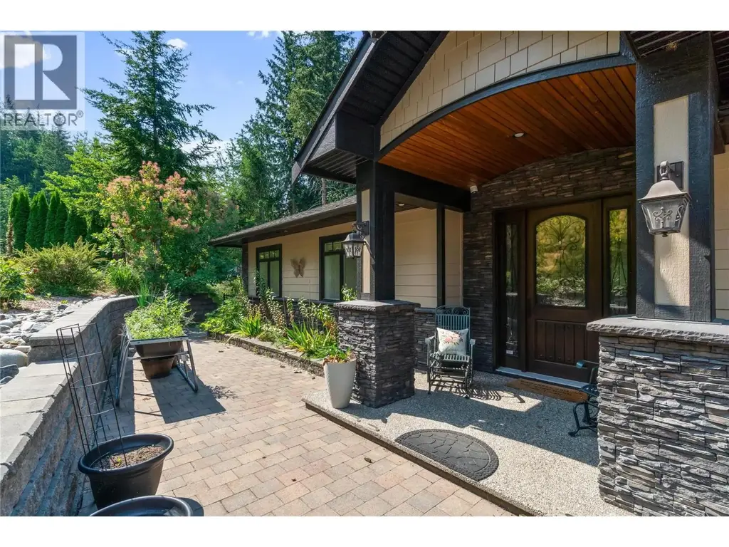 2762 Glenview Road, Blind Bay