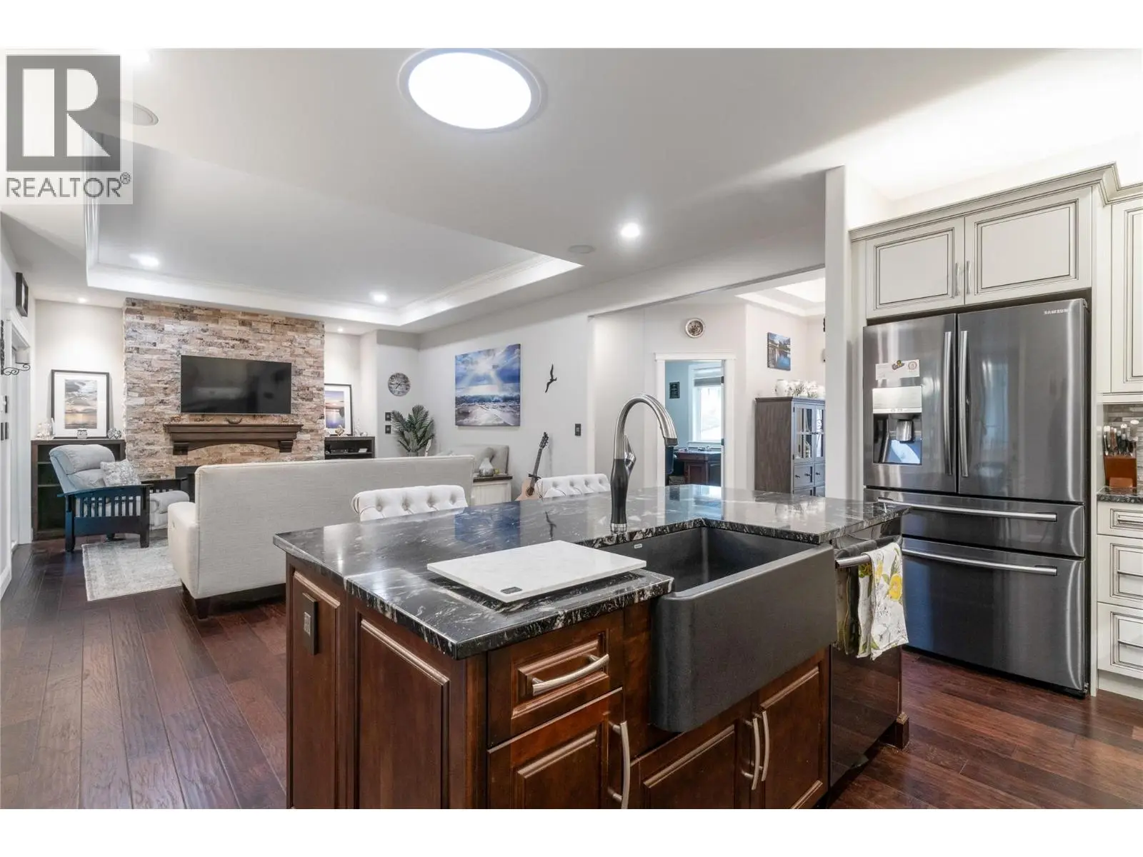 2762 Glenview Road. Blind Bay, British Columbia