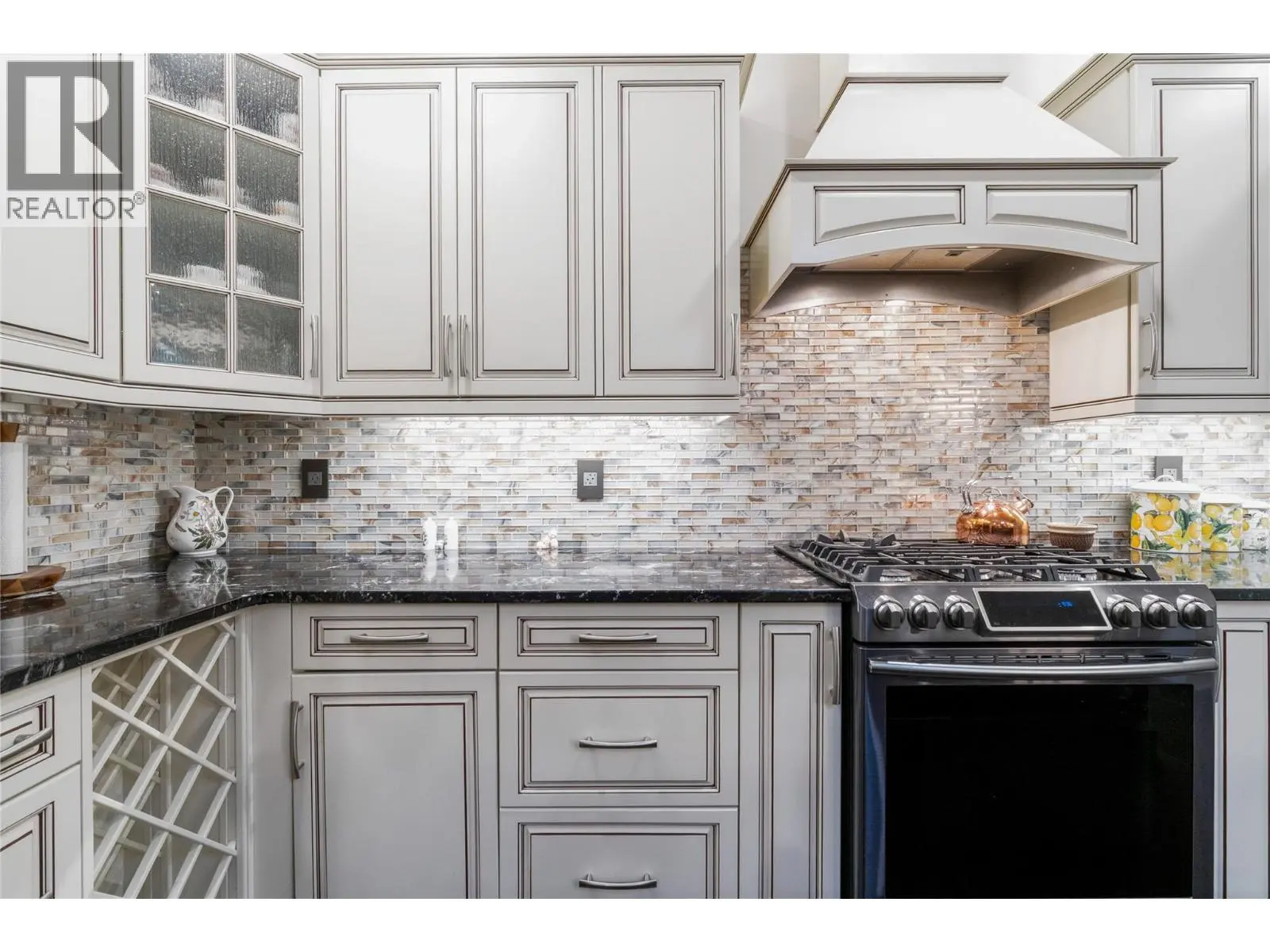 2762 Glenview Road. Blind Bay, British Columbia