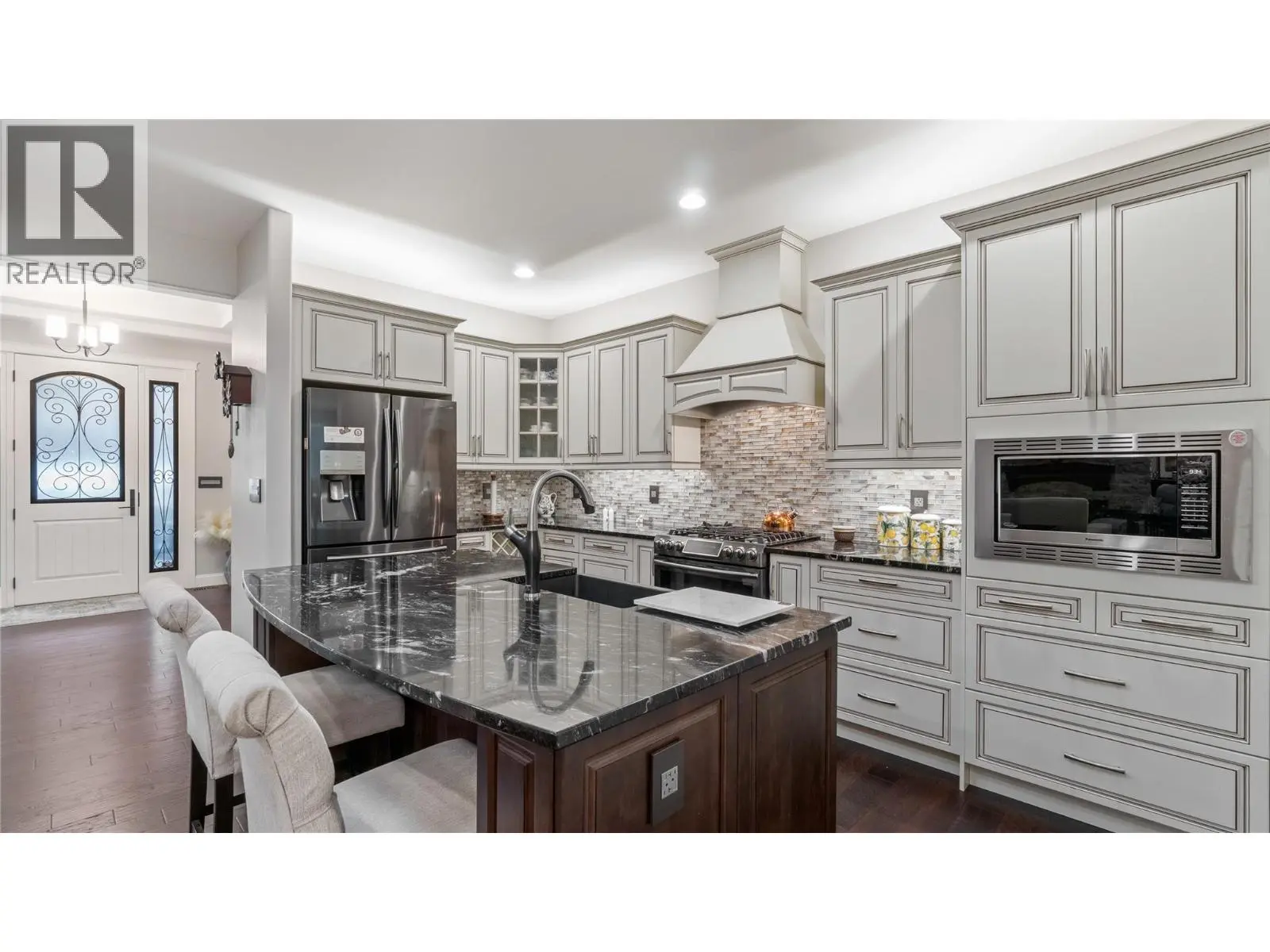 2762 Glenview Road. Blind Bay, British Columbia