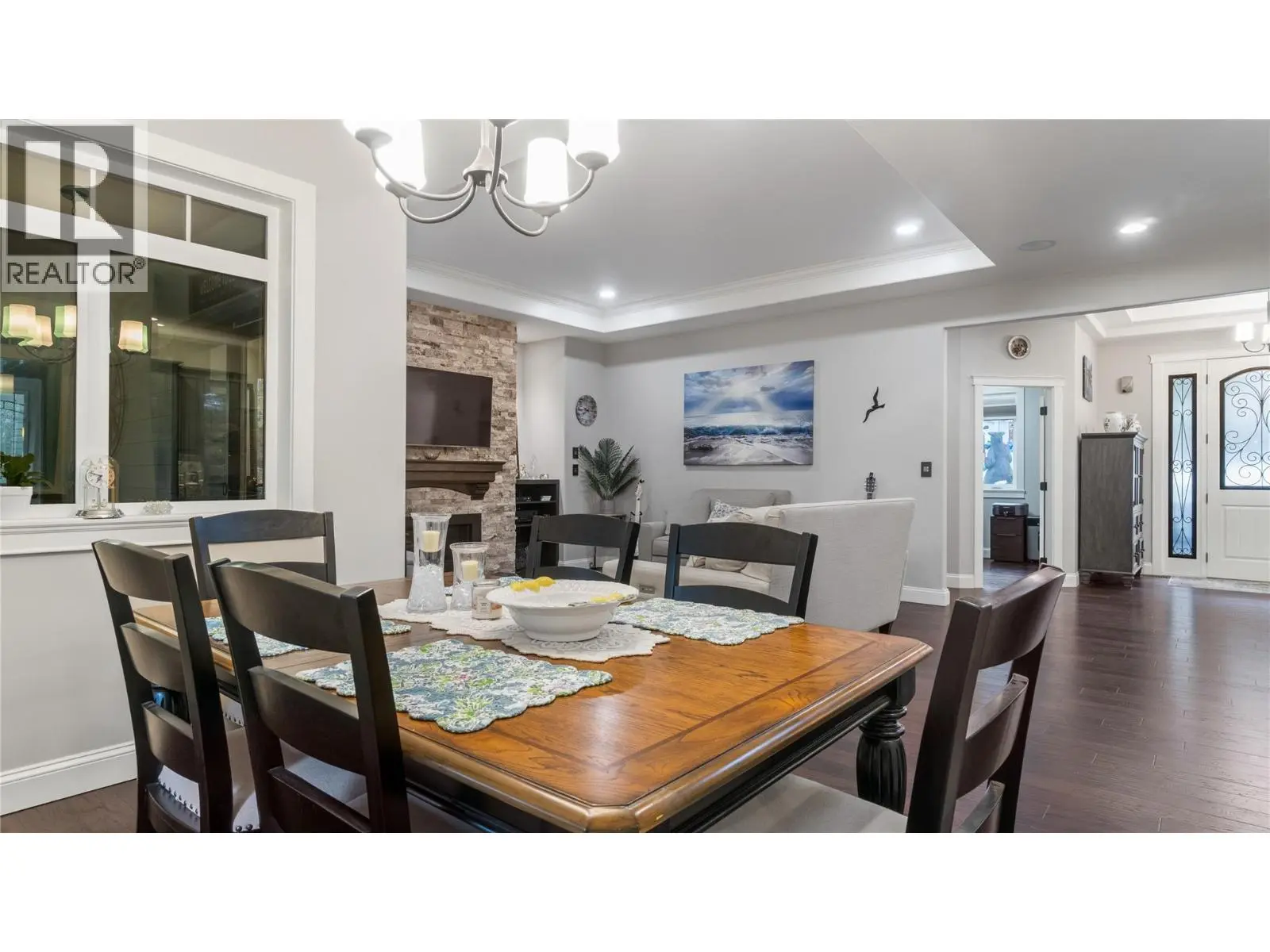 2762 Glenview Road. Blind Bay, British Columbia