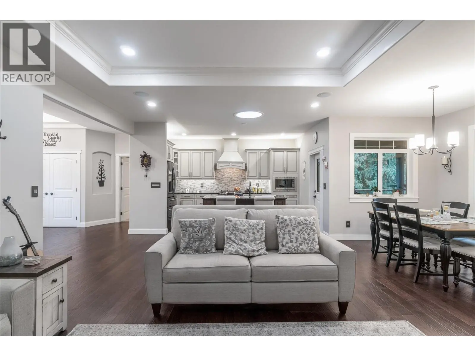 2762 Glenview Road. Blind Bay, British Columbia
