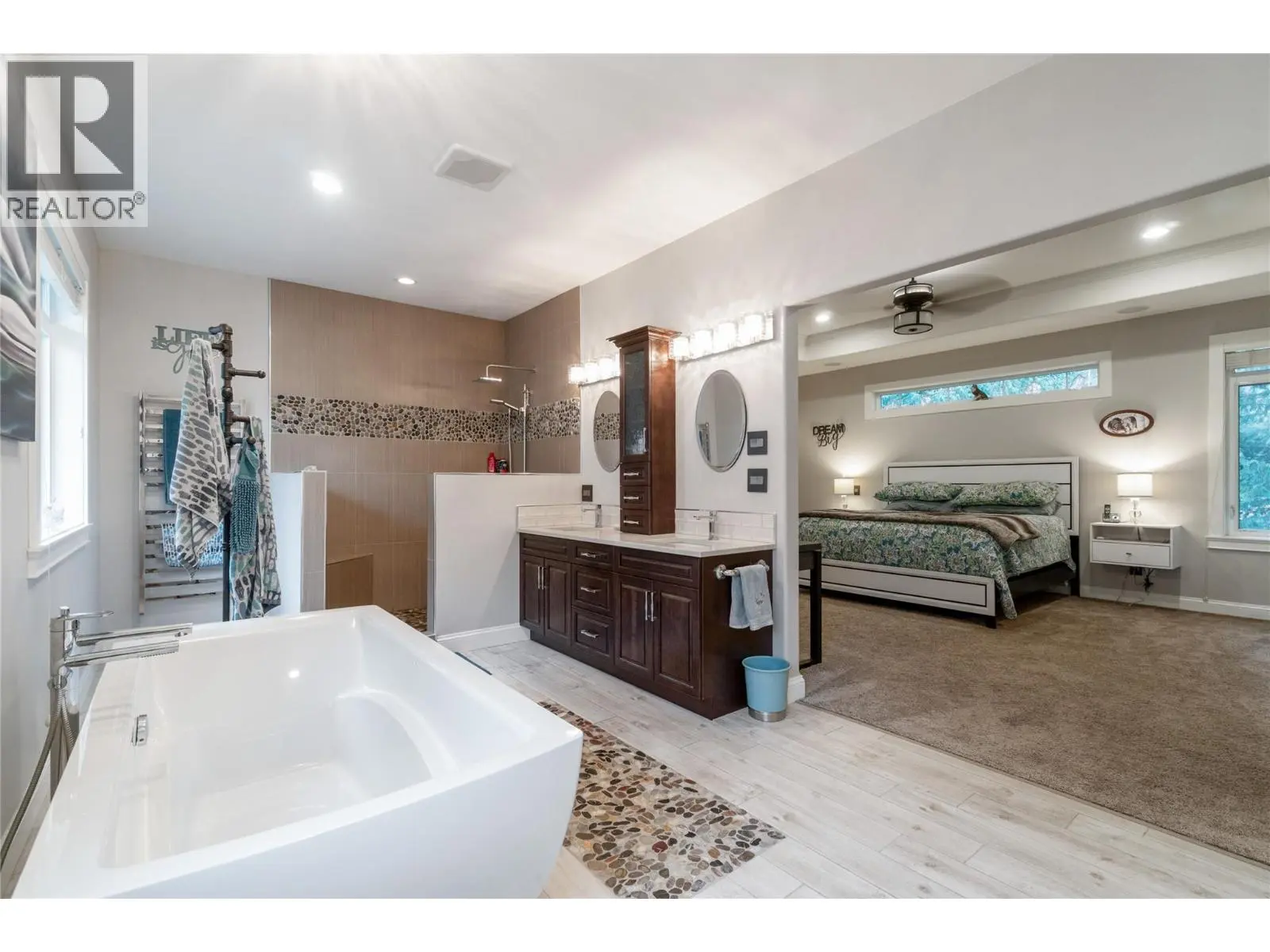 2762 Glenview Road. Blind Bay, British Columbia