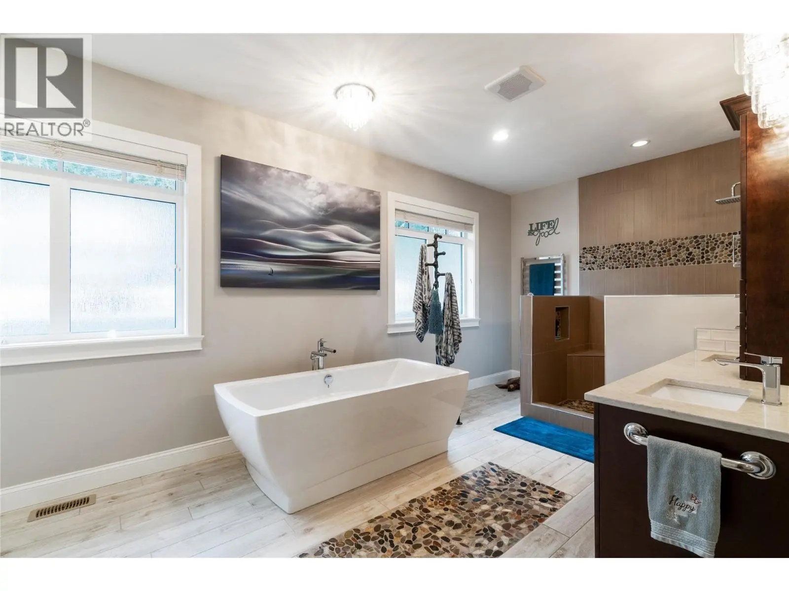 2762 Glenview Road. Blind Bay, British Columbia
