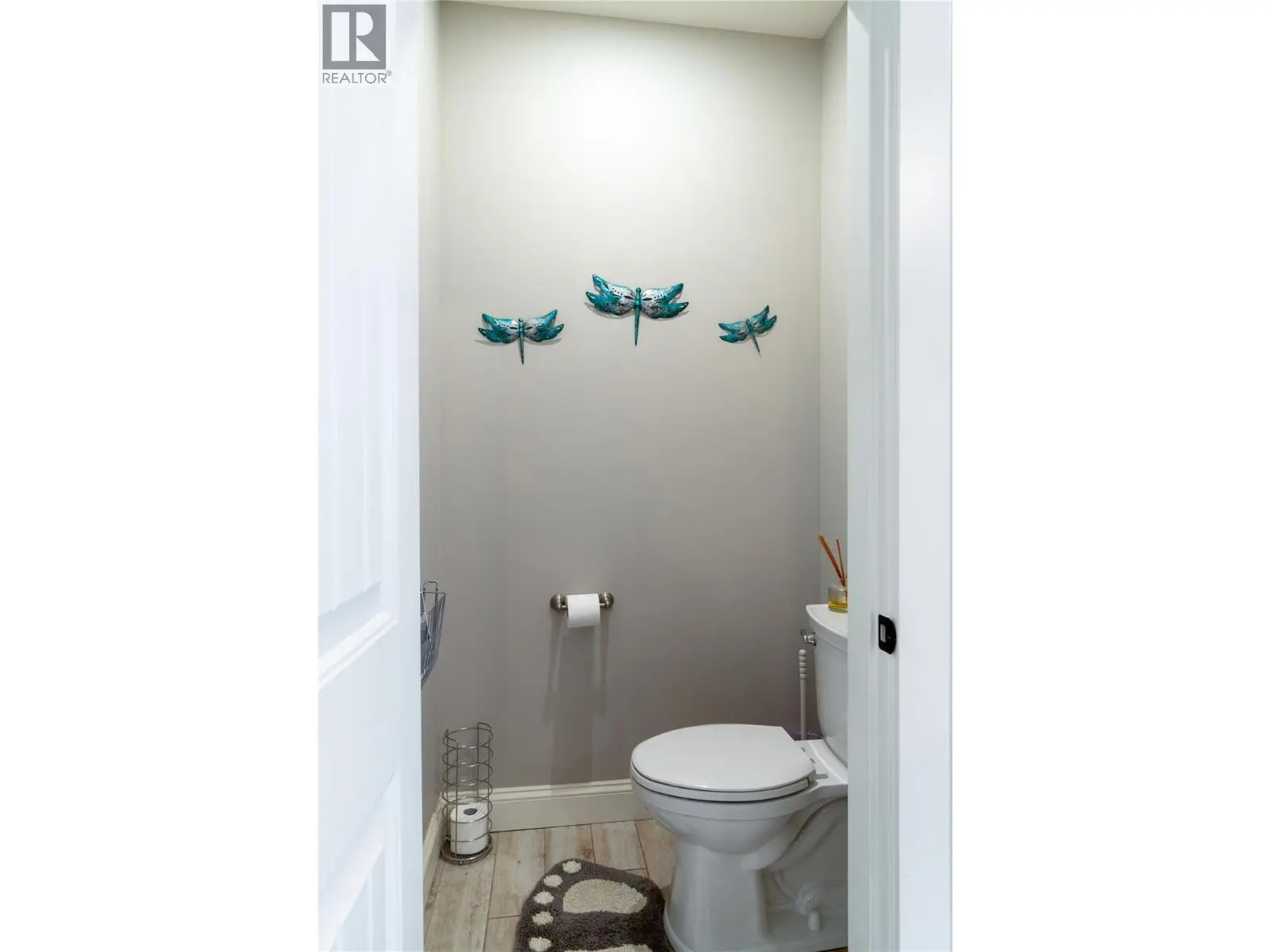 2762 Glenview Road. Blind Bay, British Columbia