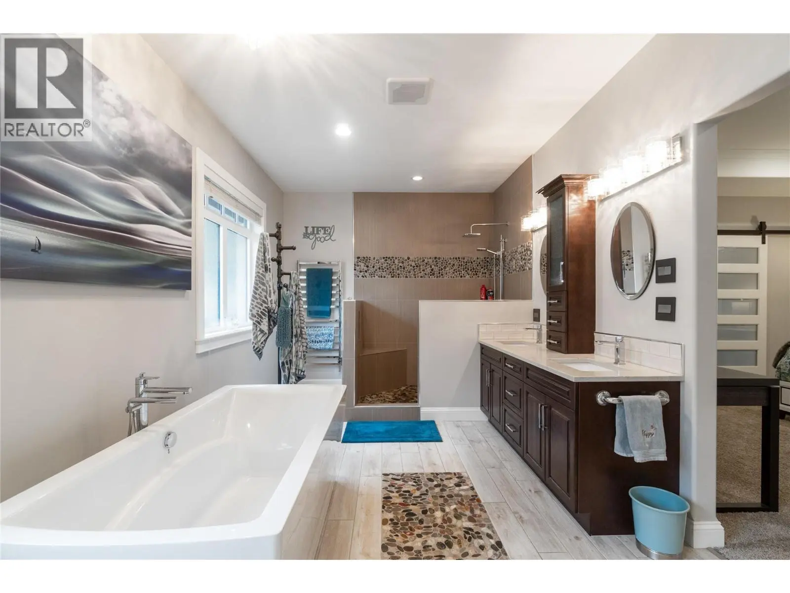 2762 Glenview Road. Blind Bay, British Columbia