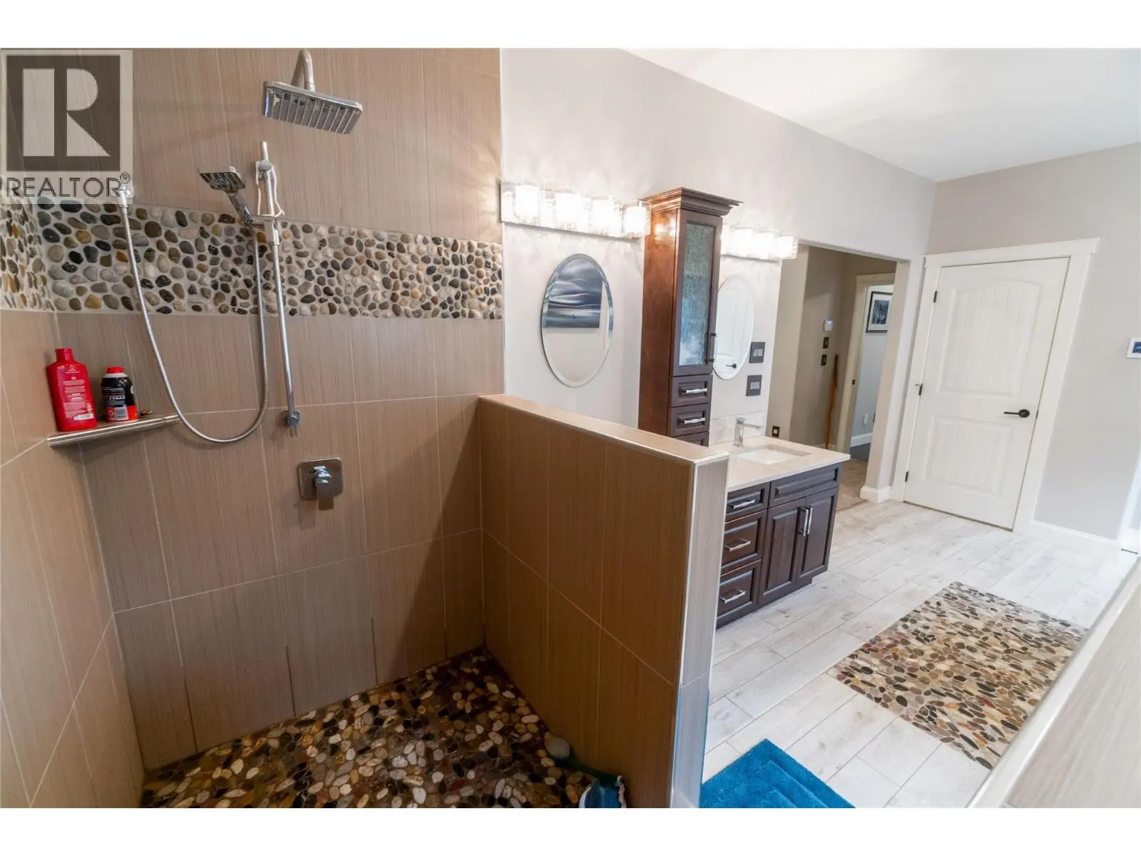 2762 Glenview Road. Blind Bay, British Columbia