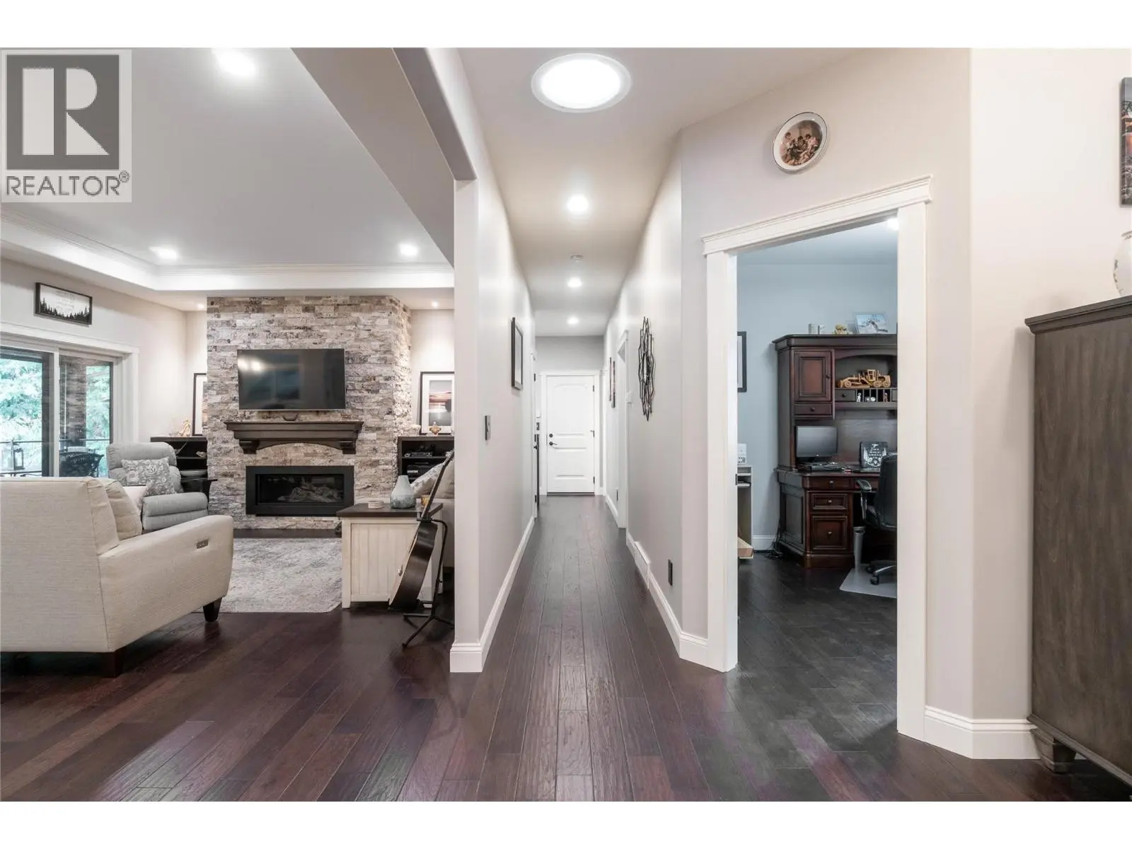 2762 Glenview Road. Blind Bay, British Columbia