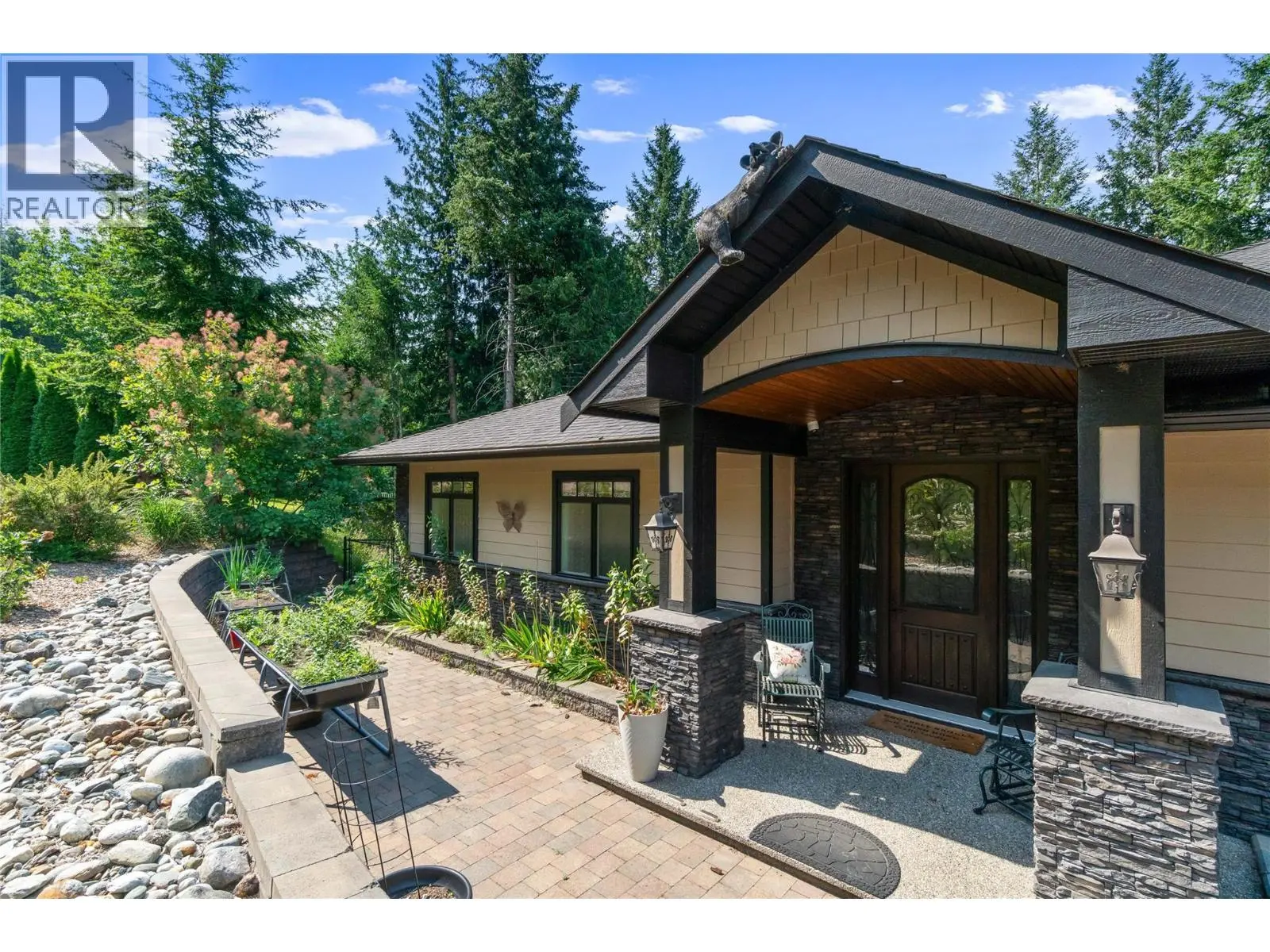 2762 Glenview Road. Blind Bay, British Columbia