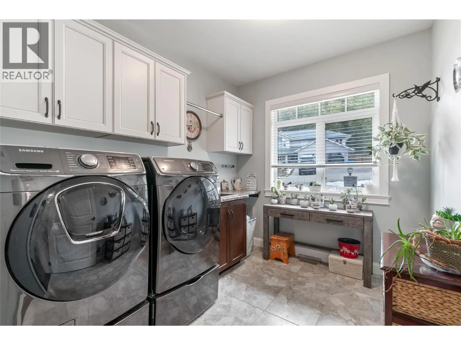 2762 Glenview Road. Blind Bay, British Columbia