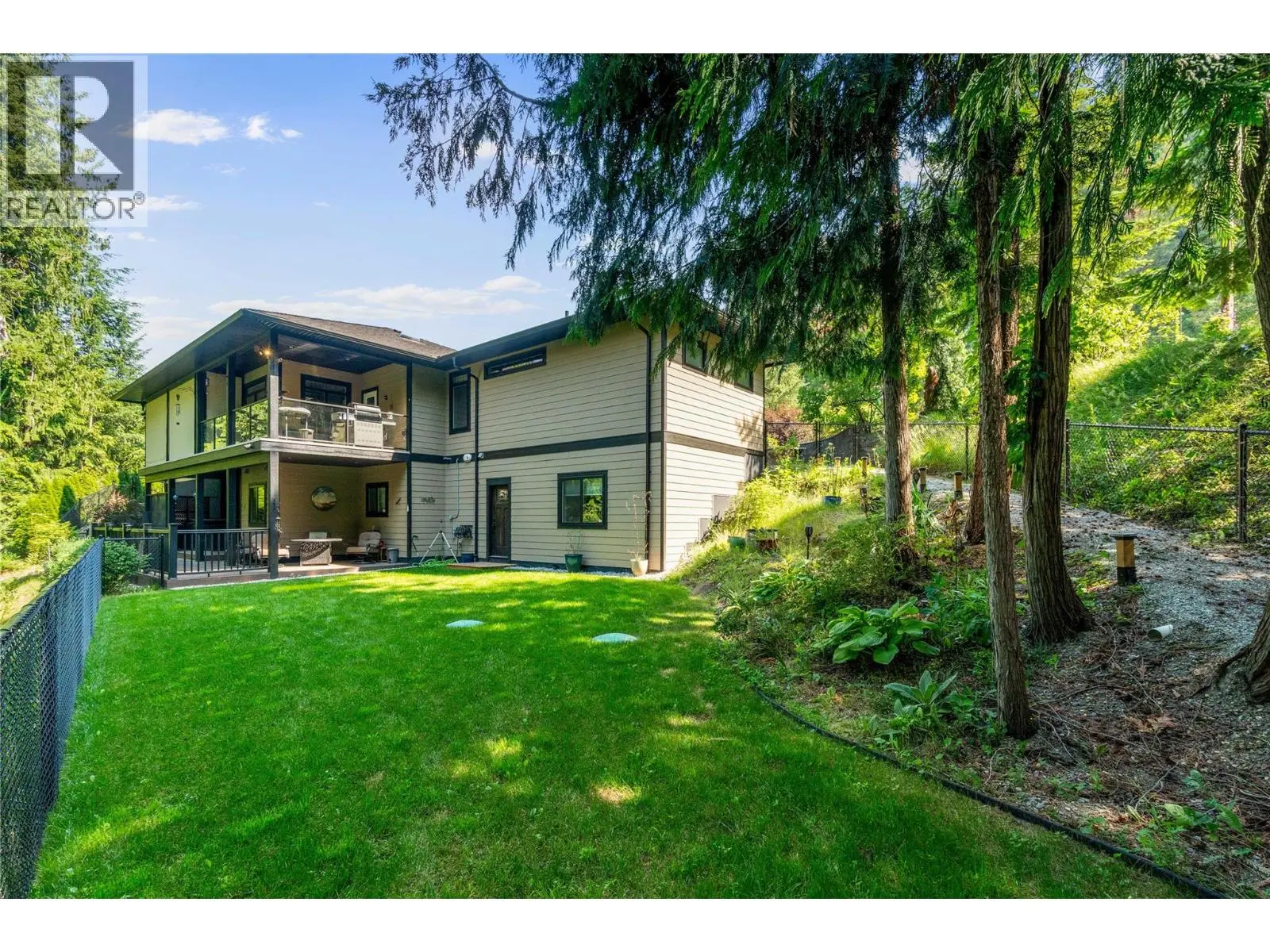 2762 Glenview Road. Blind Bay, British Columbia