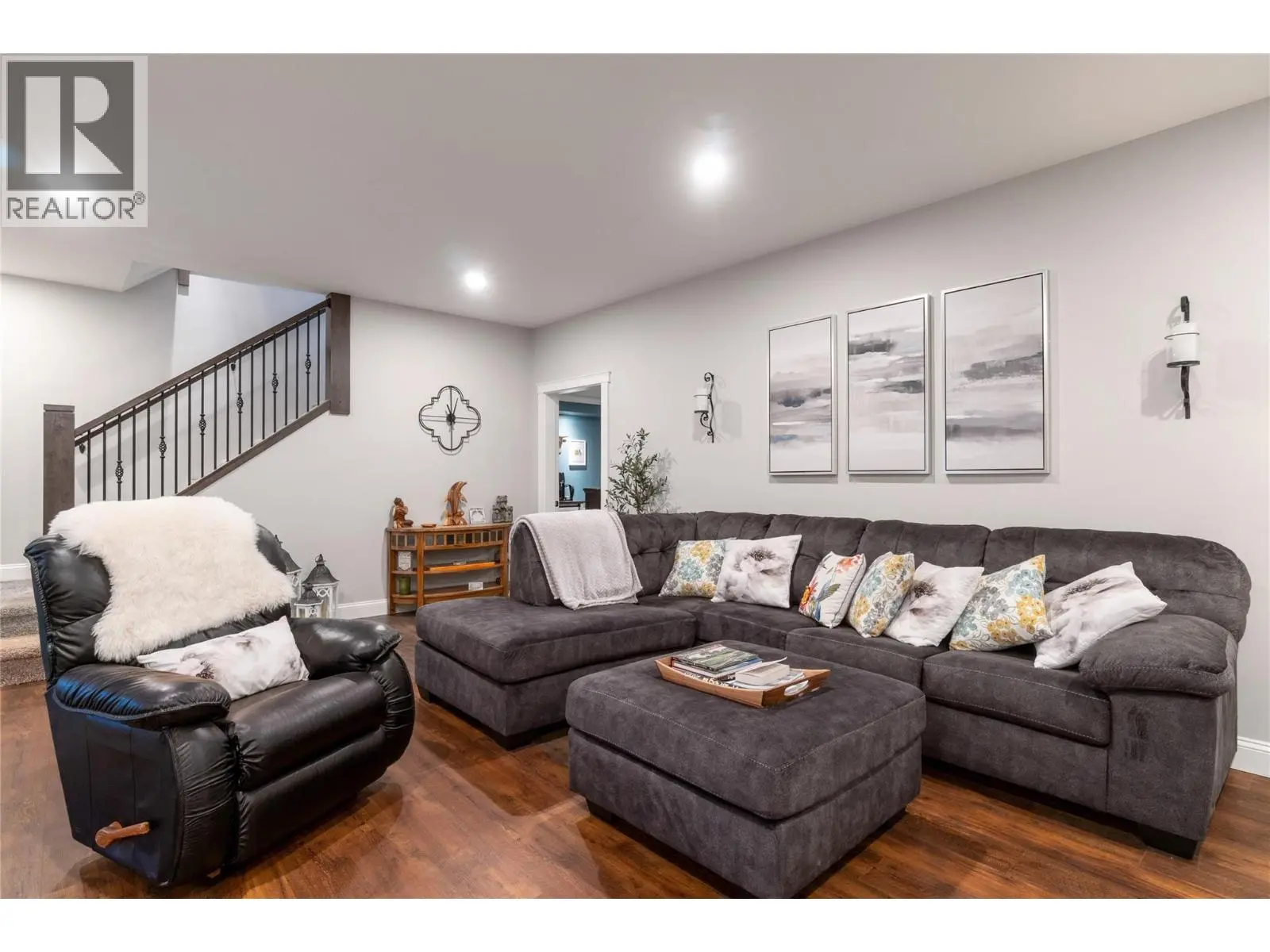 2762 Glenview Road. Blind Bay, British Columbia