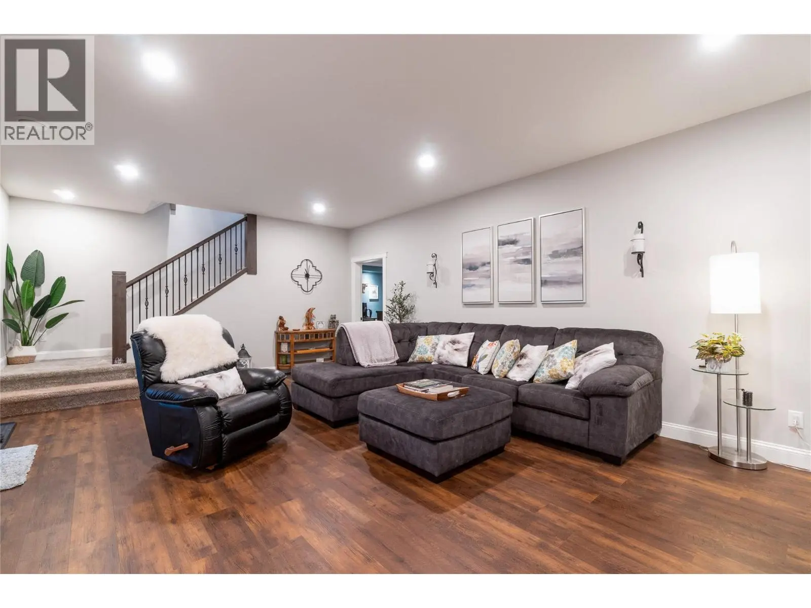 2762 Glenview Road. Blind Bay, British Columbia