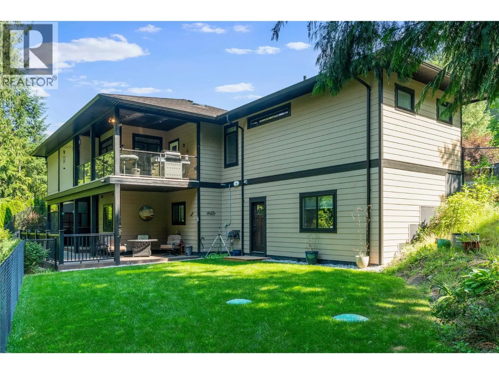 2762 Glenview Road. Blind Bay, British Columbia