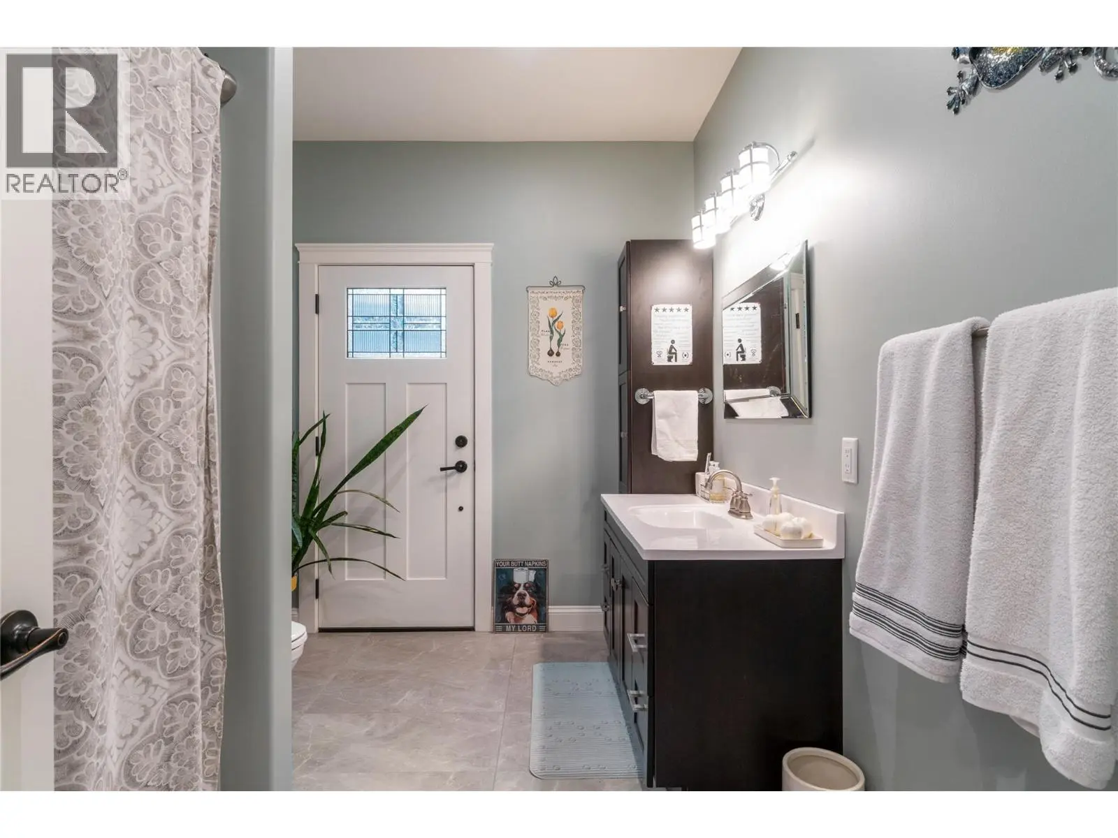 2762 Glenview Road. Blind Bay, British Columbia