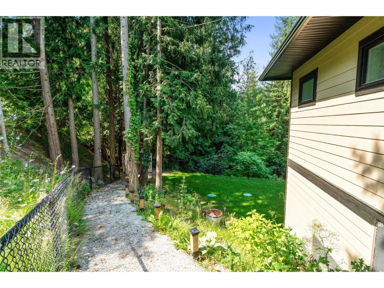 2762 Glenview Road. Blind Bay, British Columbia