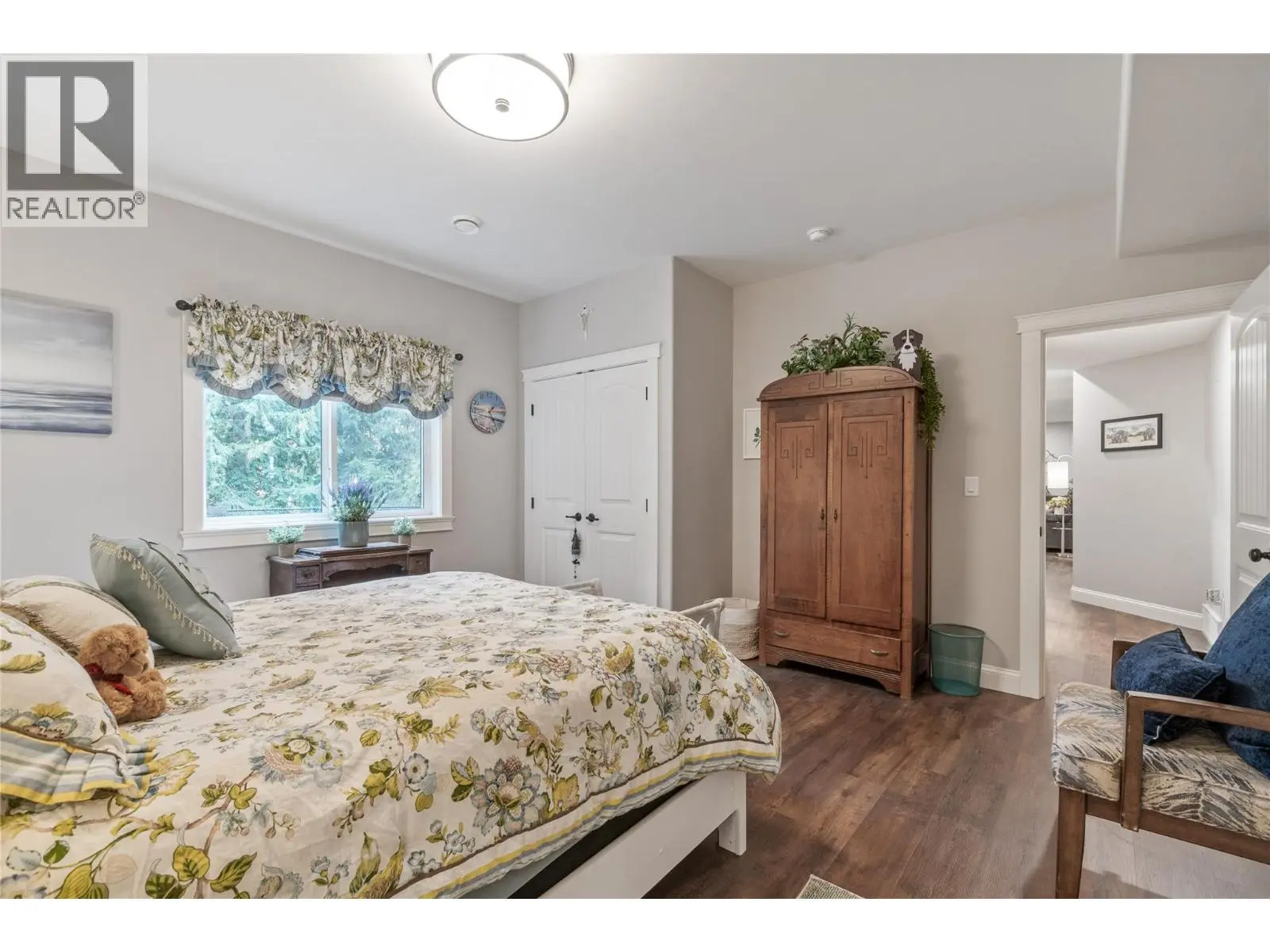 2762 Glenview Road. Blind Bay, British Columbia