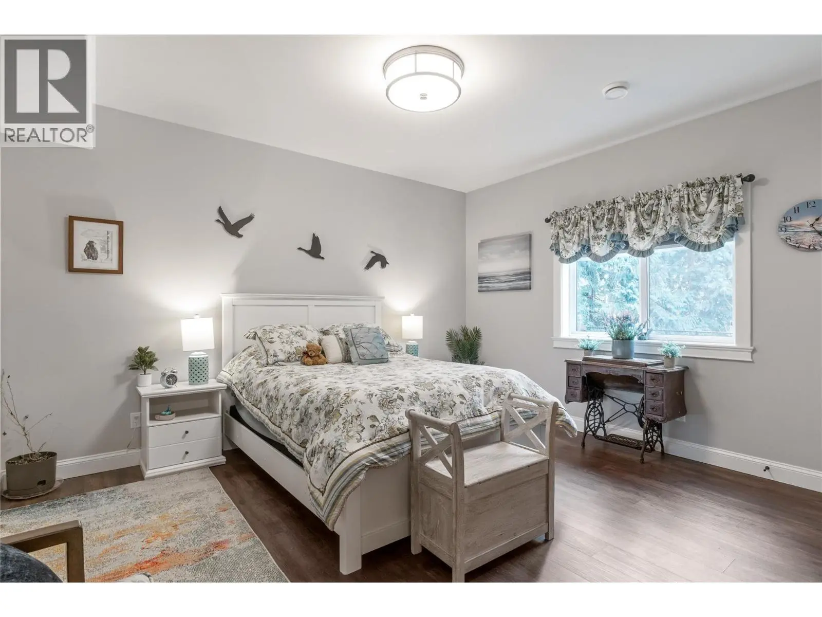 2762 Glenview Road. Blind Bay, British Columbia