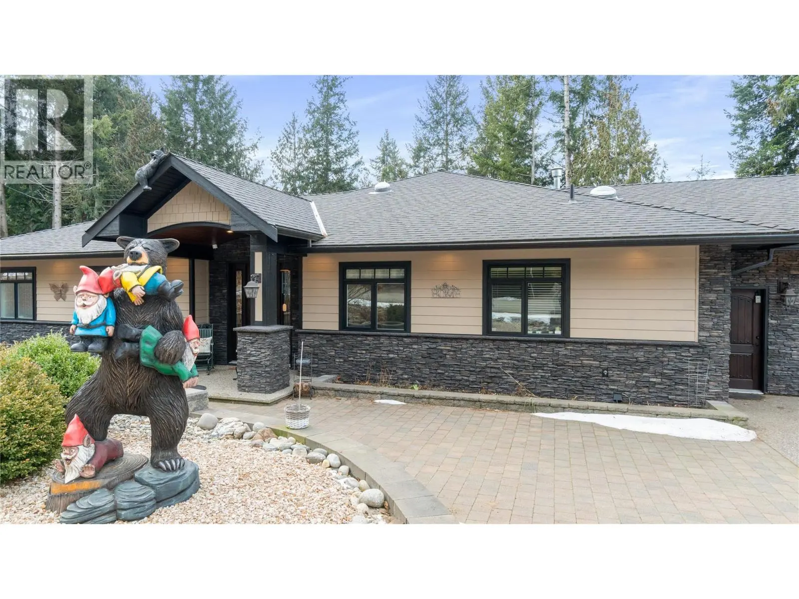 2762 Glenview Road. Blind Bay, British Columbia