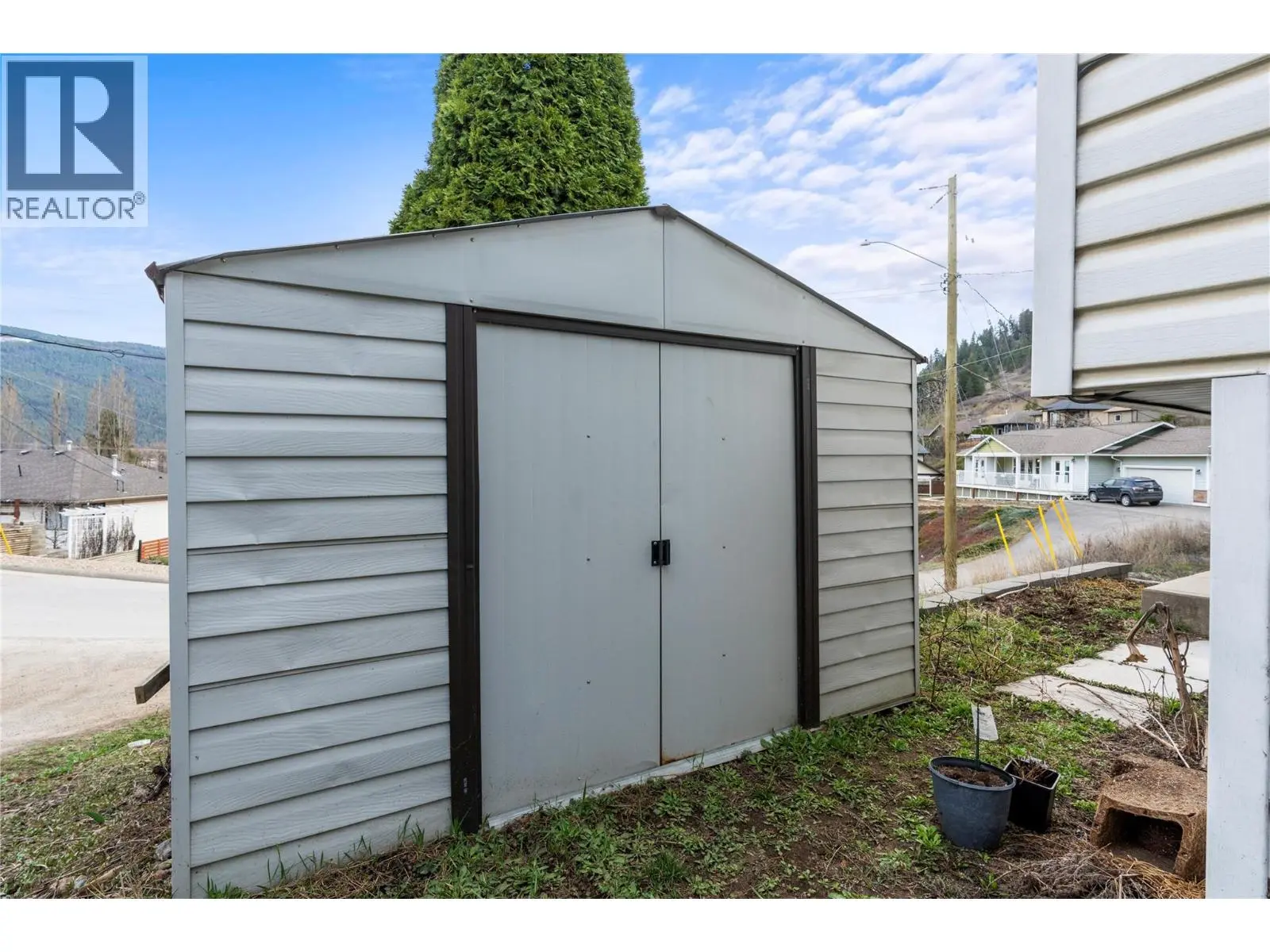 1718 Grandview Avenue. Lumby, British Columbia