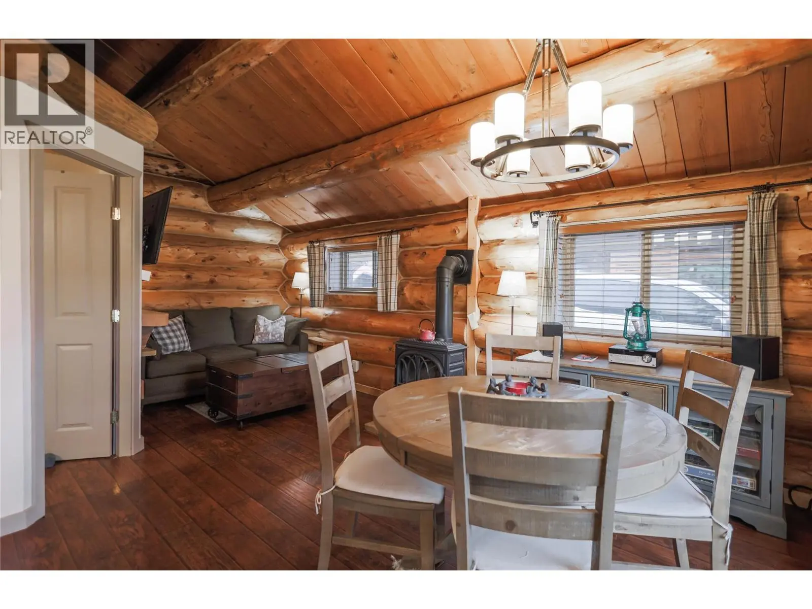 Cabin 10 Hatheume Lake Lodge. Peachland, British Columbia